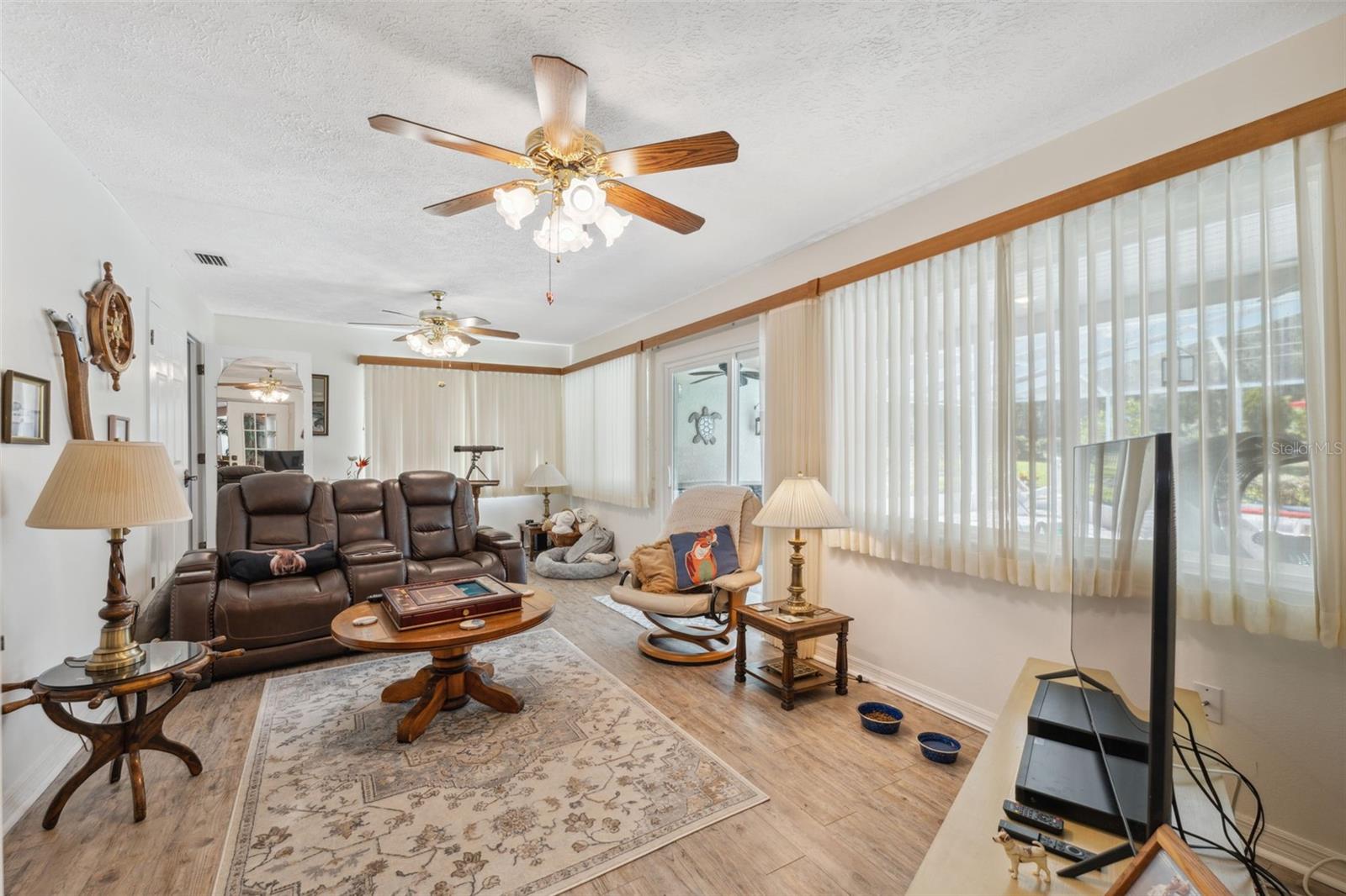 Listing photo id 18 for 1212 Redding Street