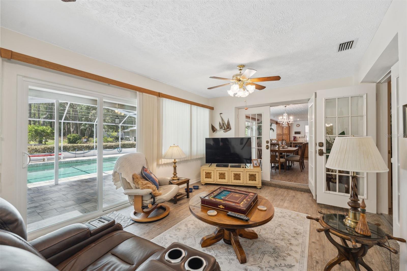 Listing photo id 20 for 1212 Redding Street