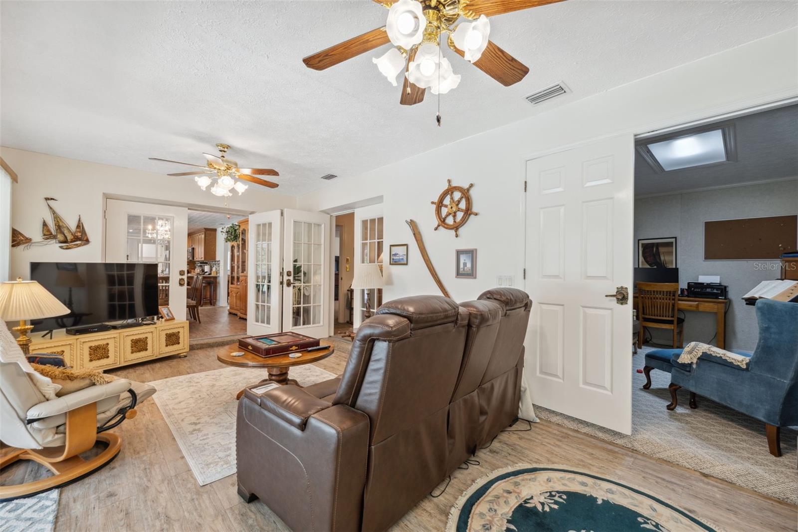 Listing photo id 21 for 1212 Redding Street