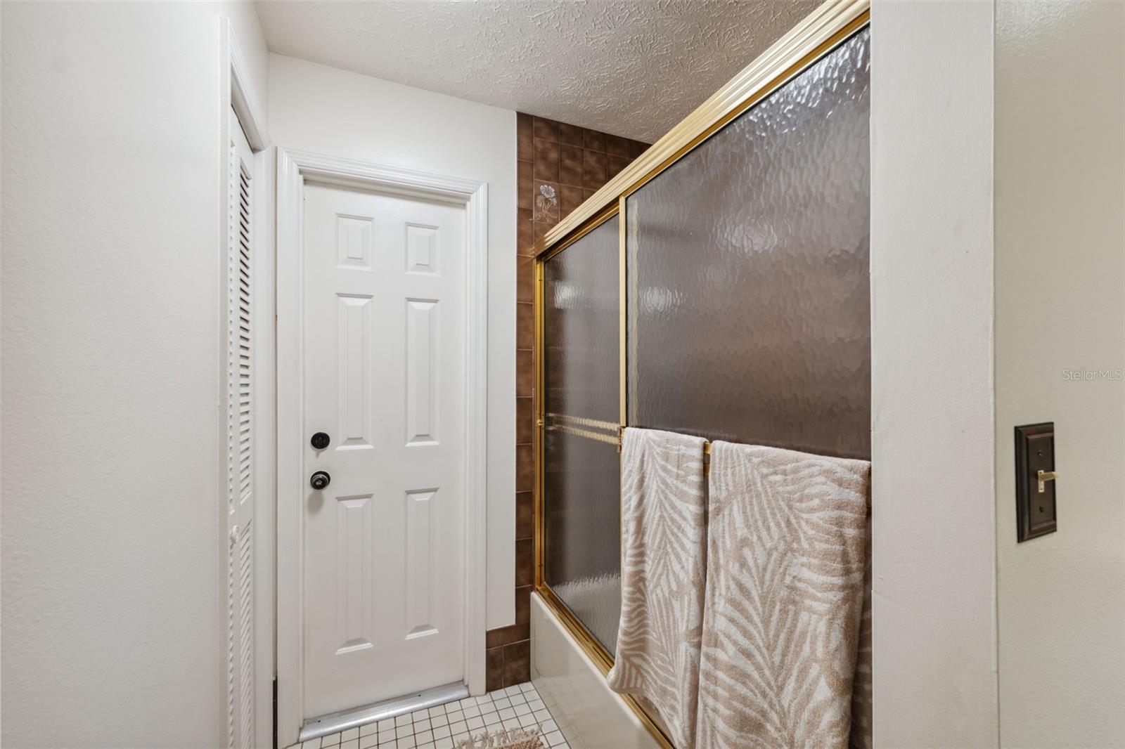 Listing photo id 27 for 1212 Redding Street
