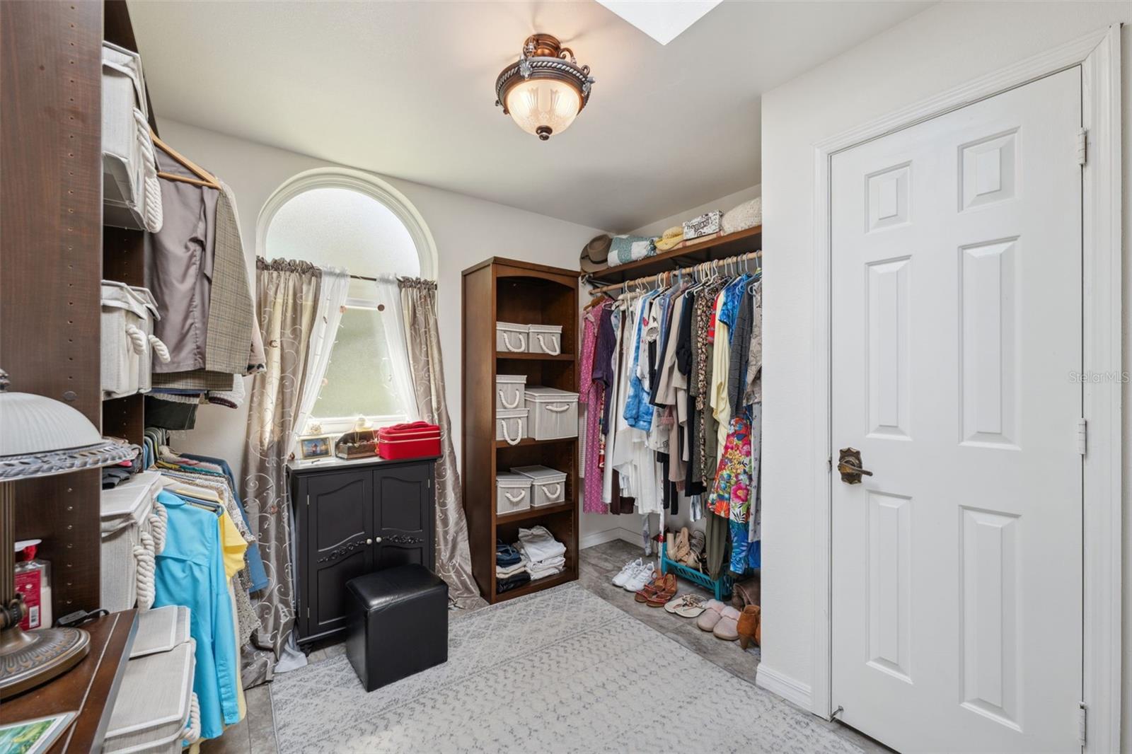 Listing photo id 28 for 1212 Redding Street