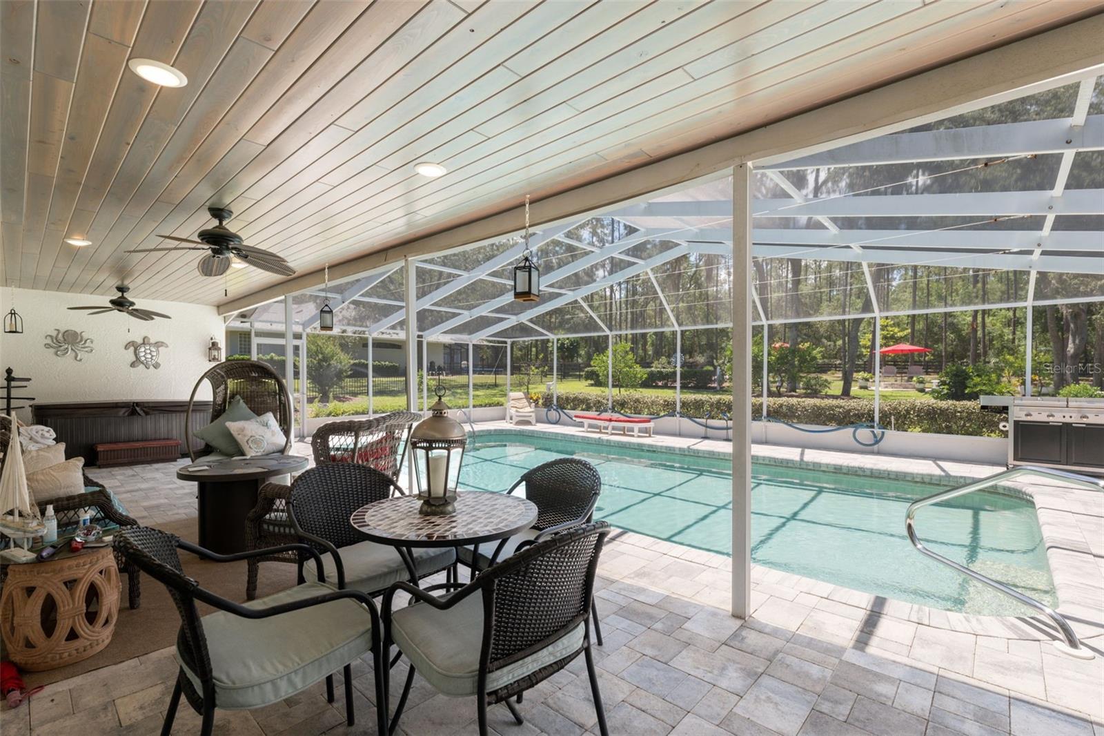 Listing photo id 34 for 1212 Redding Street
