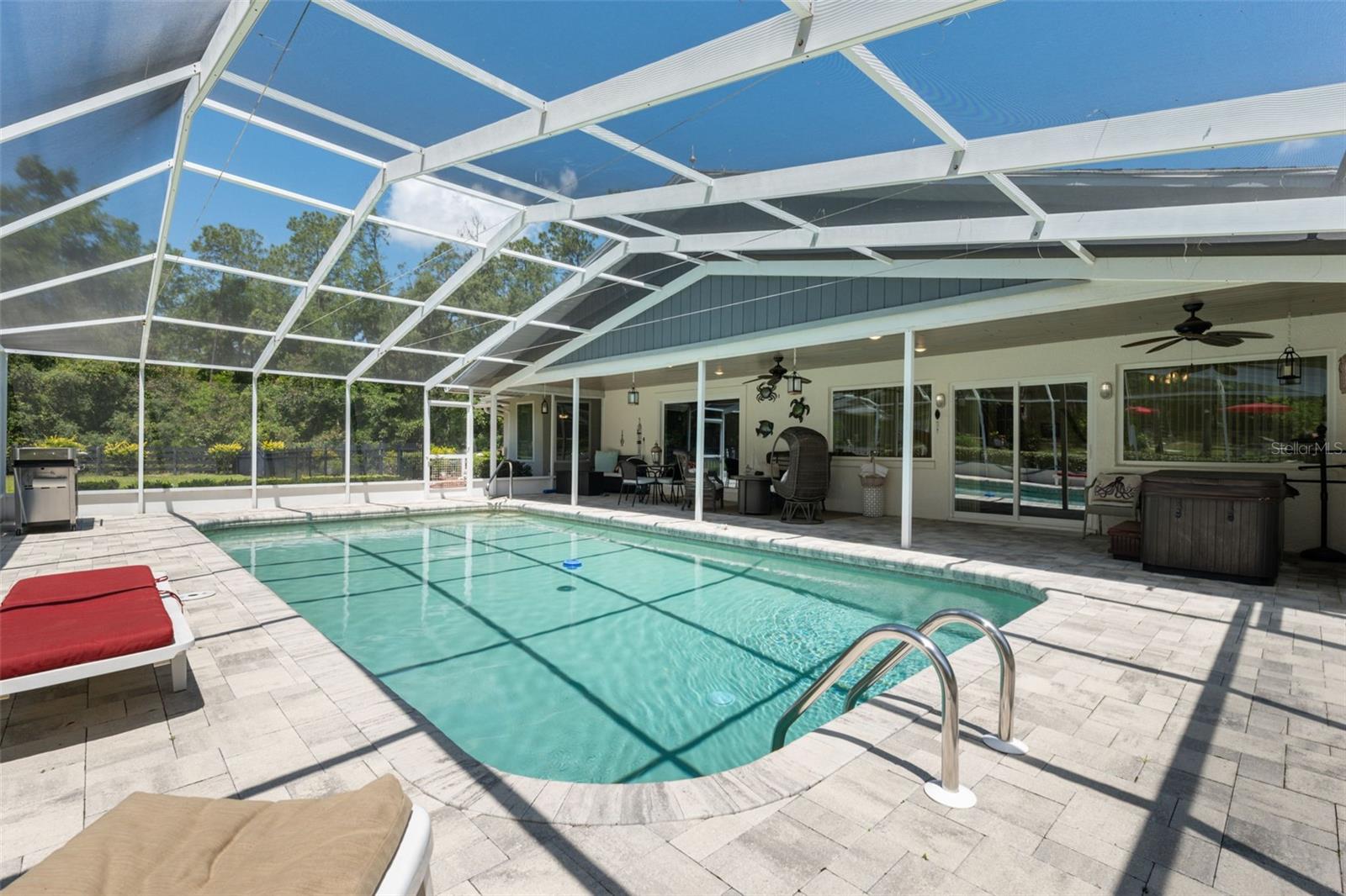 Listing photo id 37 for 1212 Redding Street