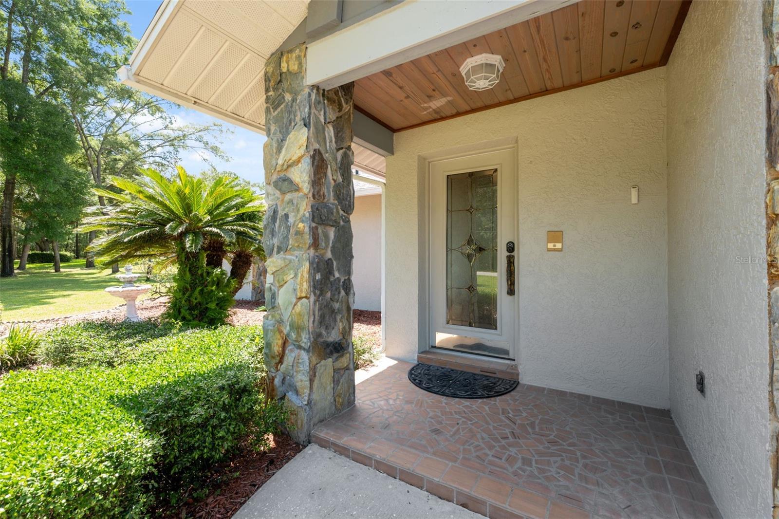 Listing photo id 2 for 1212 Redding Street