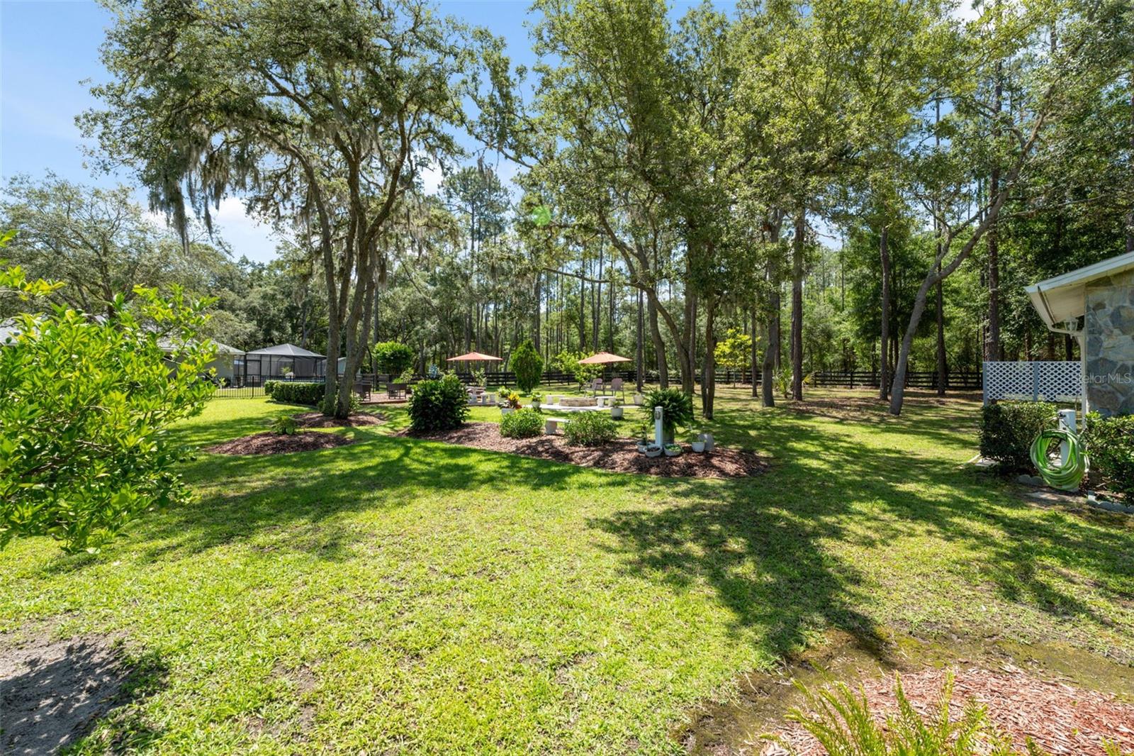 Listing photo id 40 for 1212 Redding Street