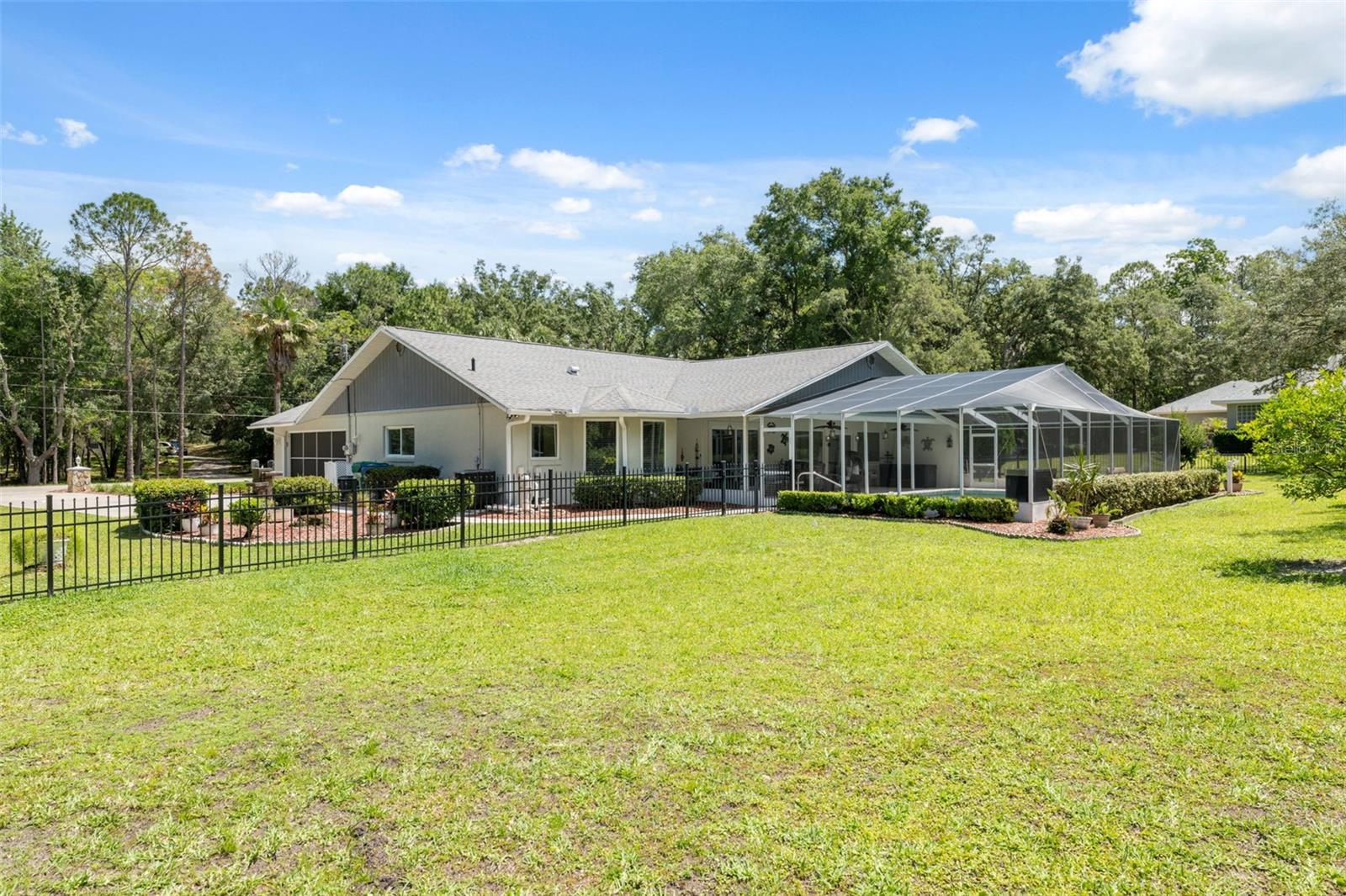 Listing photo id 41 for 1212 Redding Street