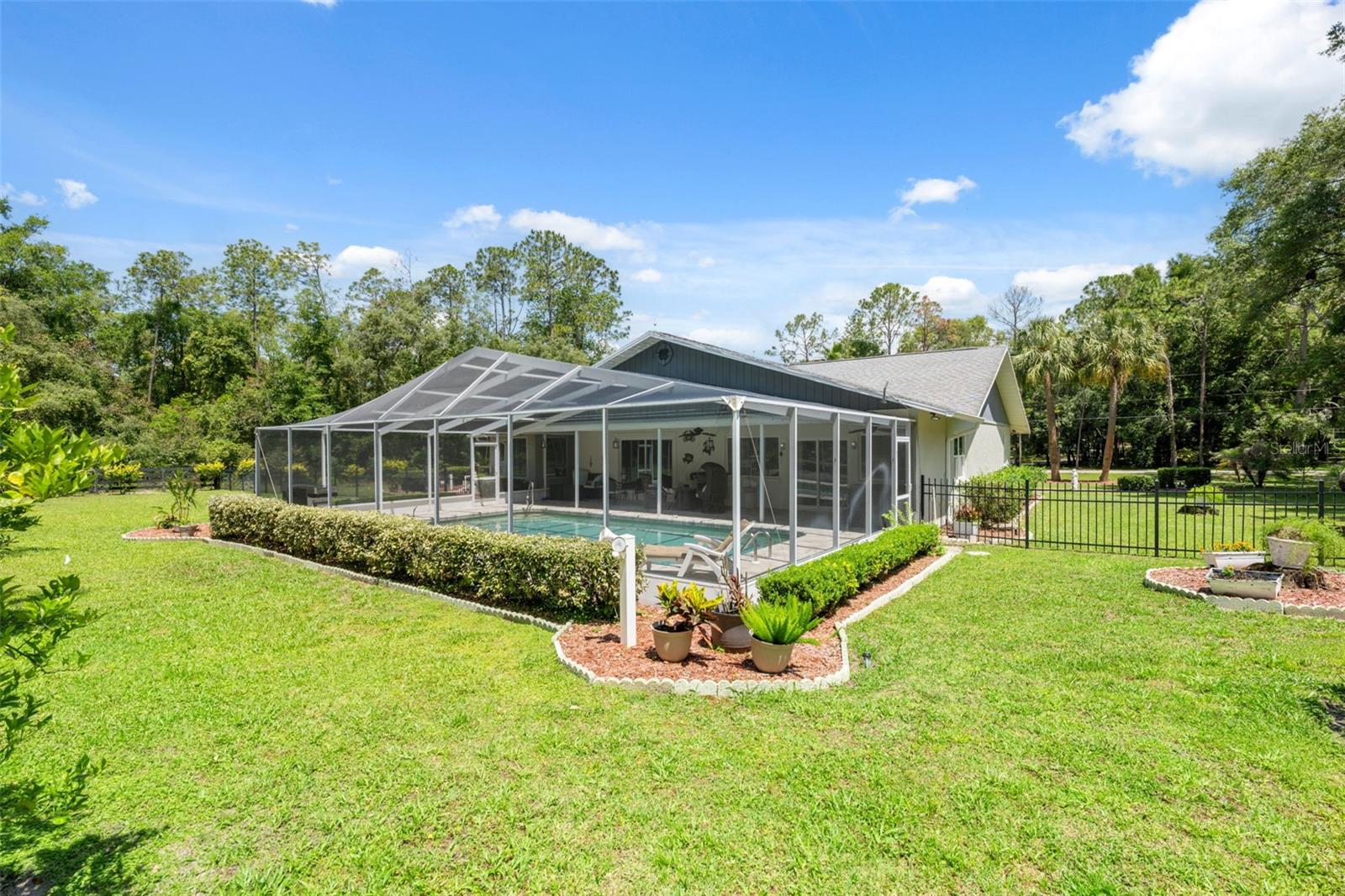 Listing photo id 43 for 1212 Redding Street