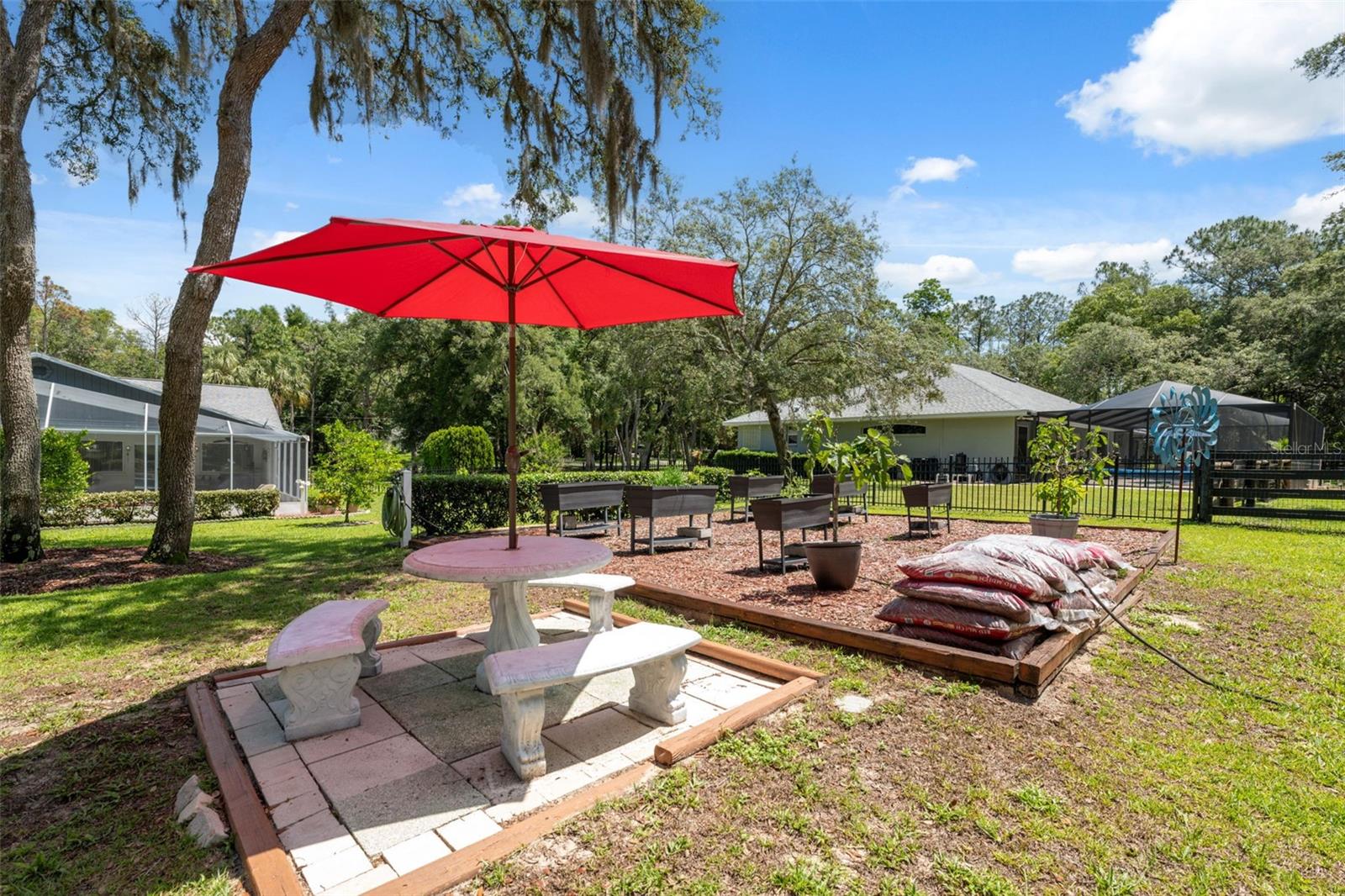 Listing photo id 45 for 1212 Redding Street