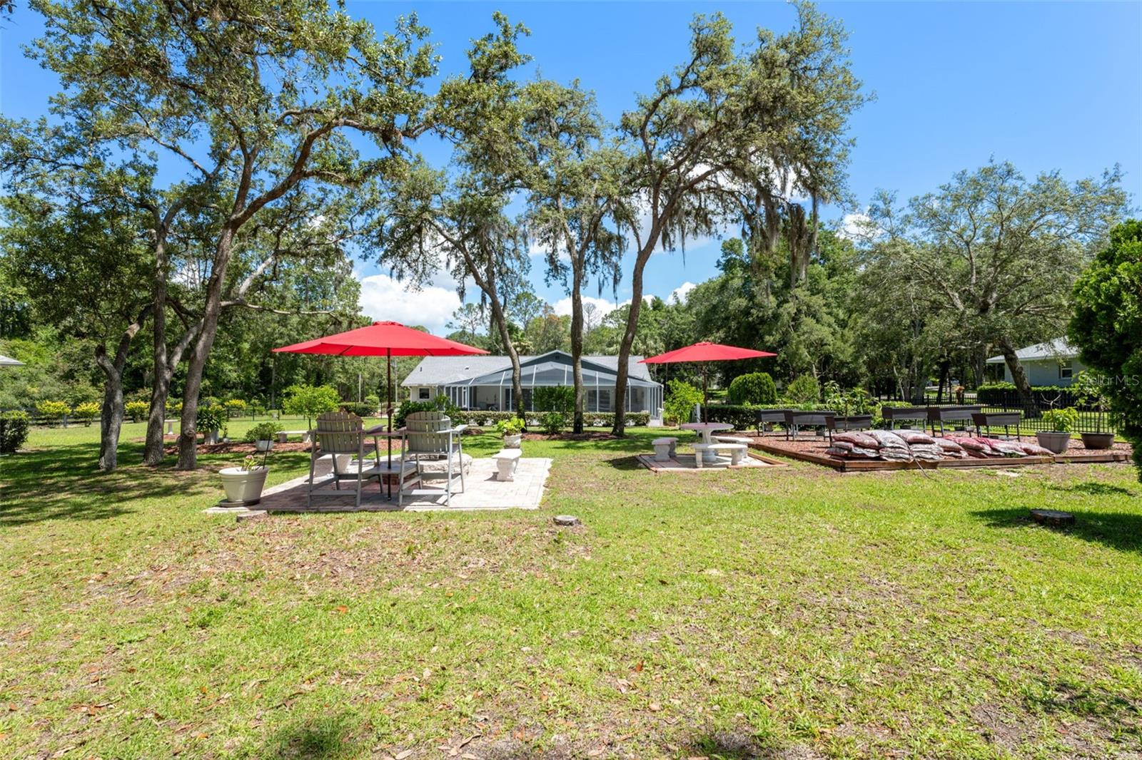 Listing photo id 46 for 1212 Redding Street