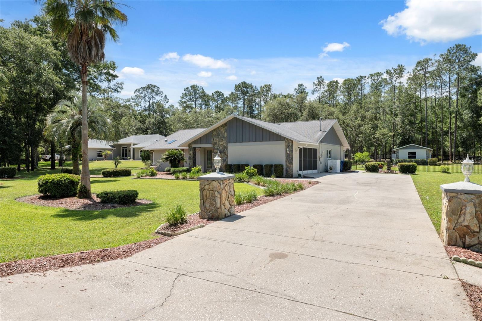 Listing photo id 48 for 1212 Redding Street