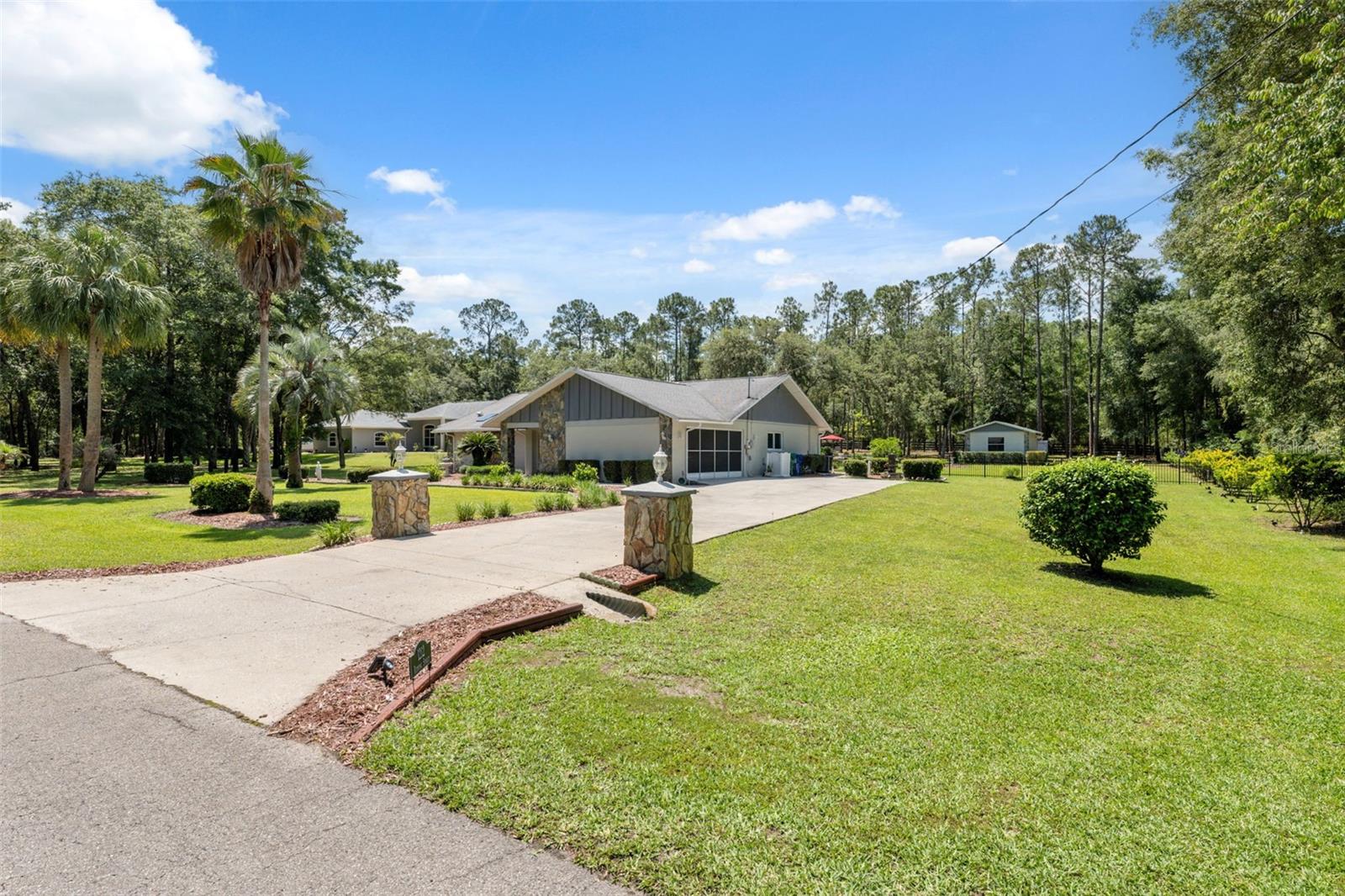Listing photo id 49 for 1212 Redding Street