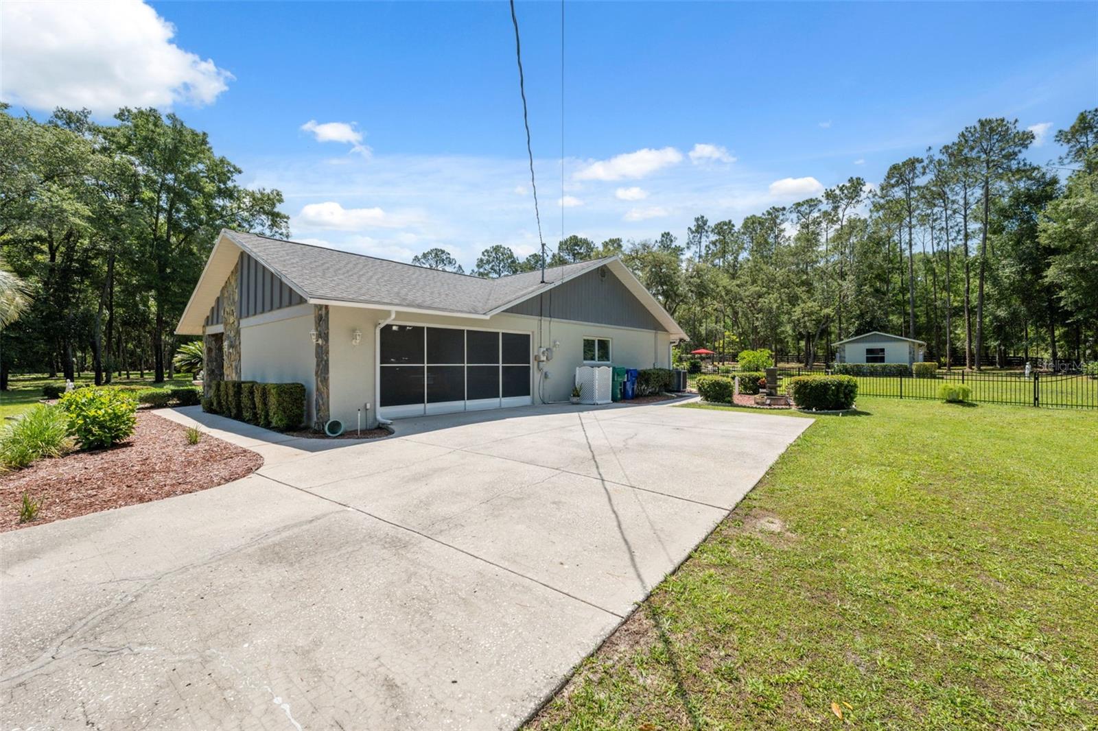 Listing photo id 50 for 1212 Redding Street
