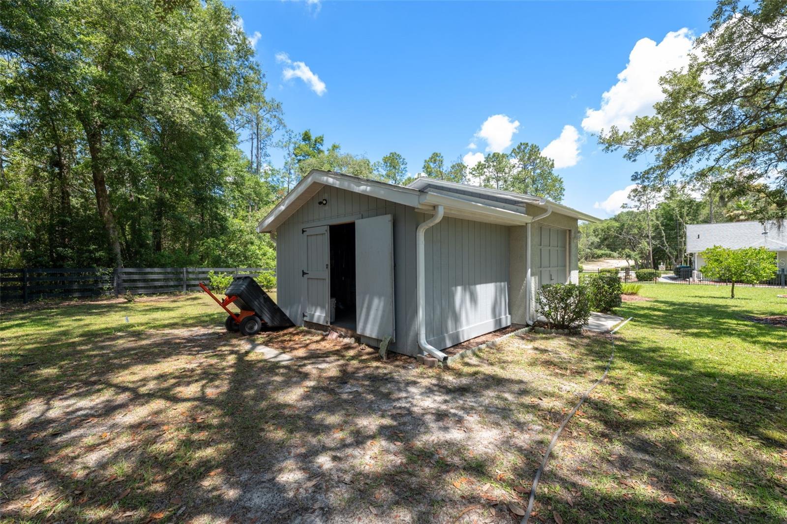 Listing photo id 52 for 1212 Redding Street