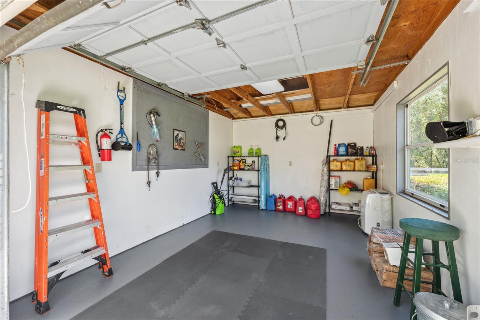 Listing photo id 53 for 1212 Redding Street