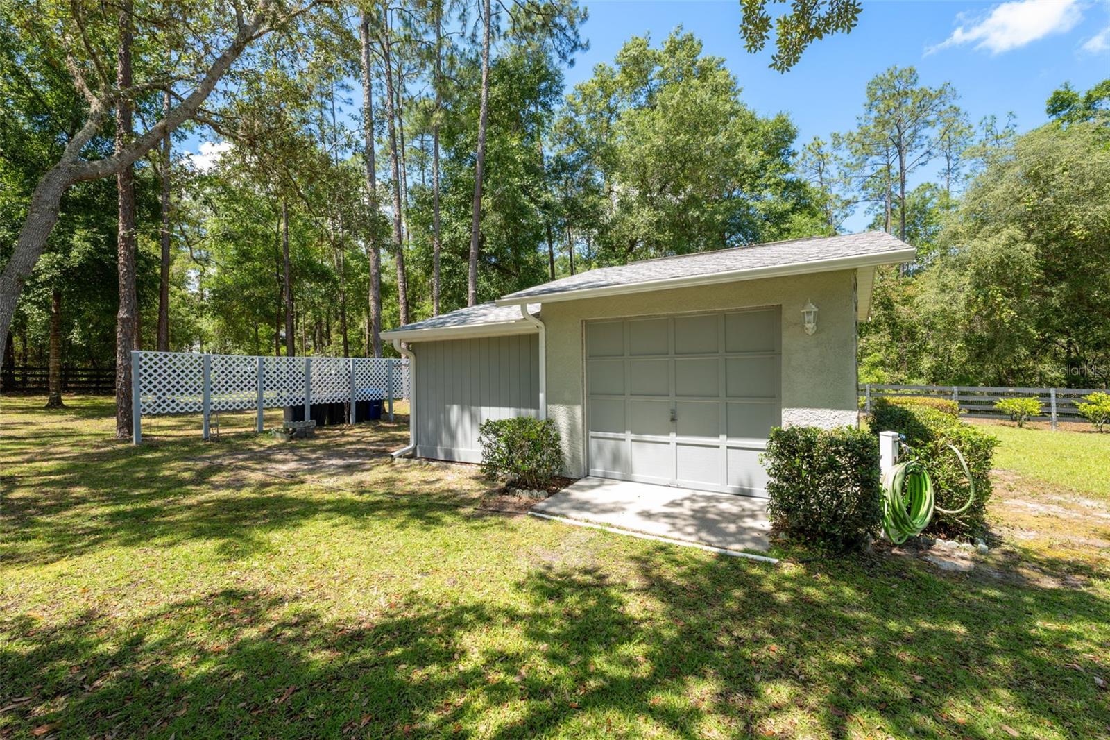 Listing photo id 58 for 1212 Redding Street