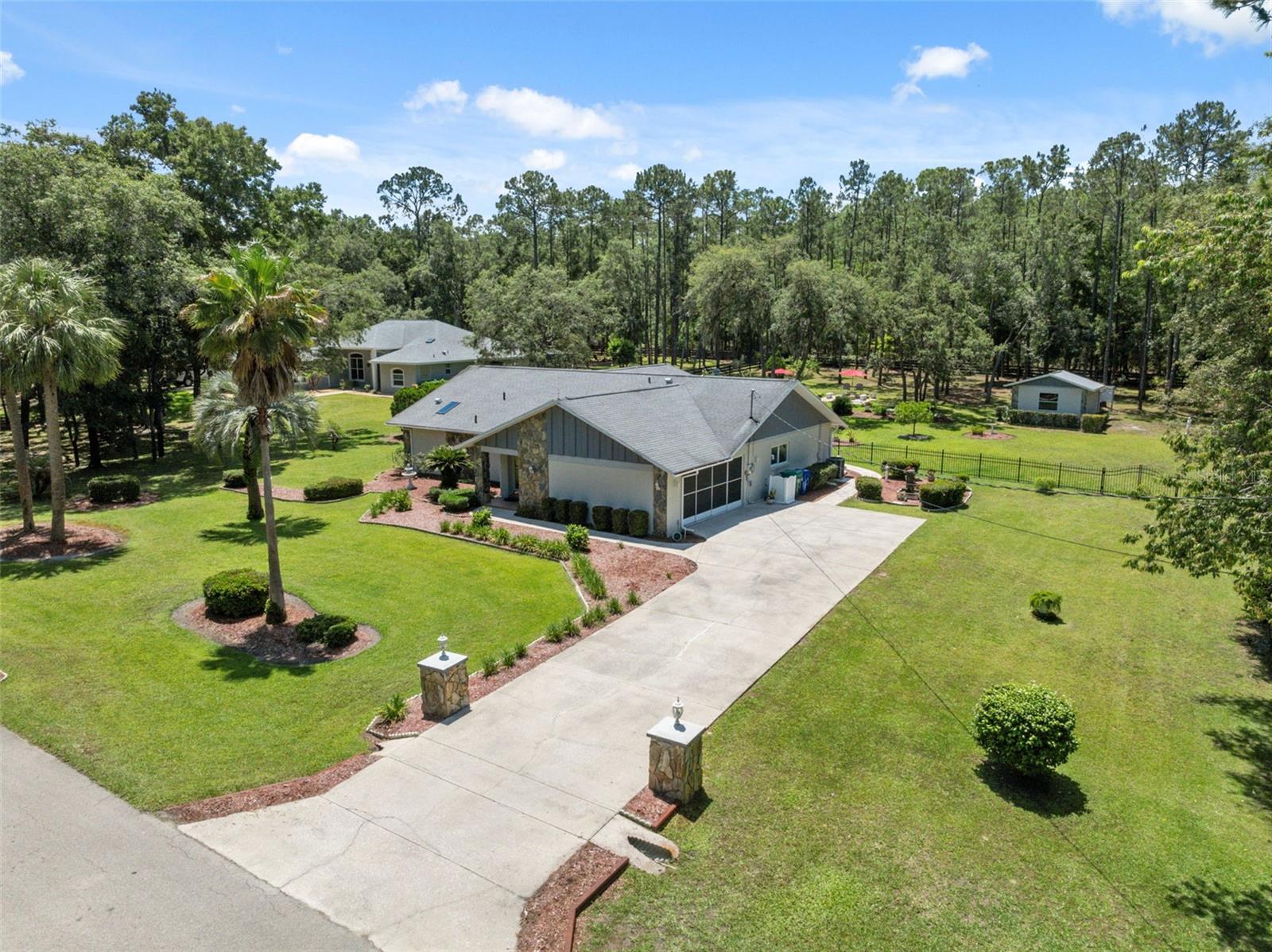 Listing photo id 62 for 1212 Redding Street