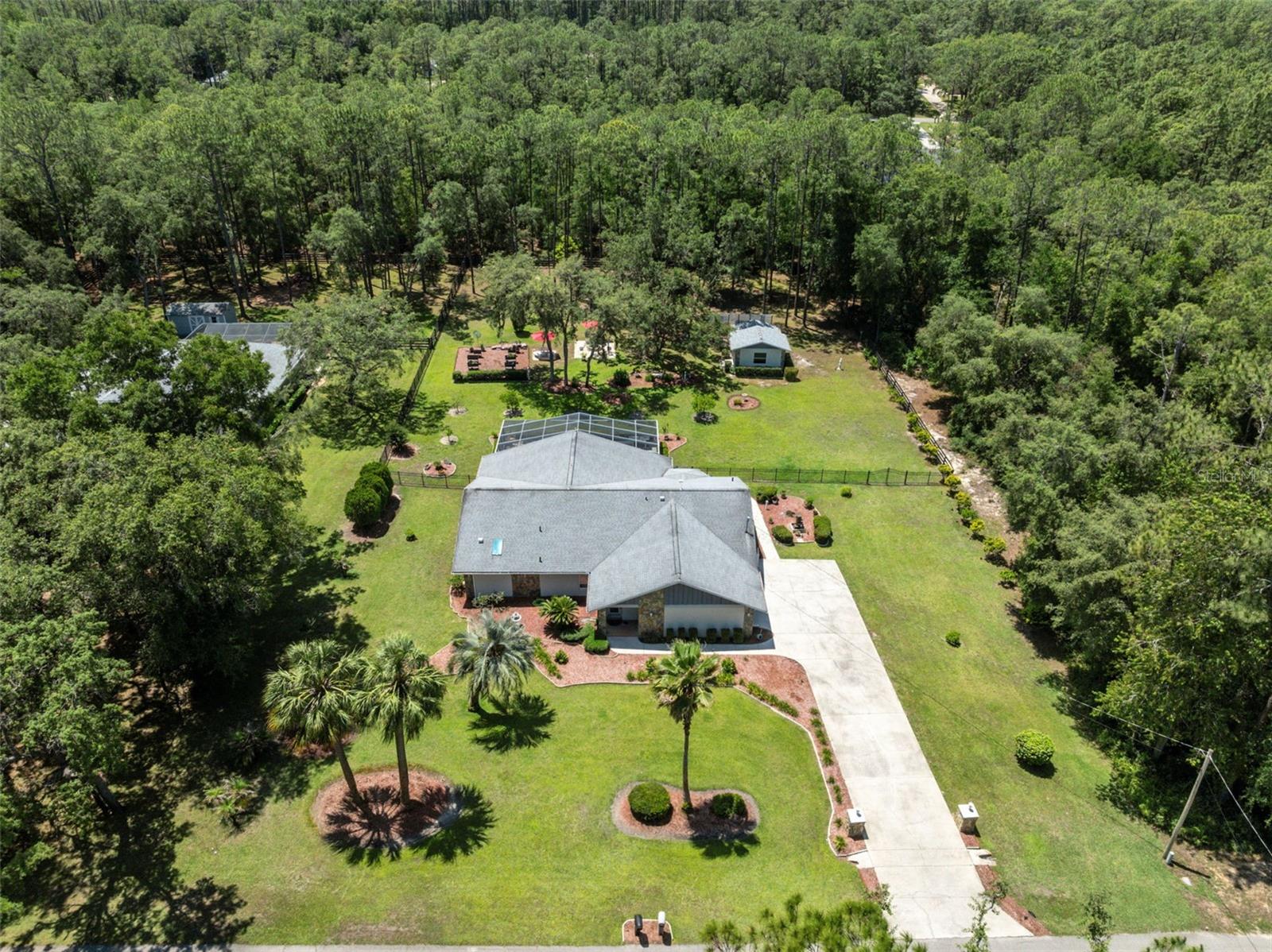 Listing photo id 64 for 1212 Redding Street