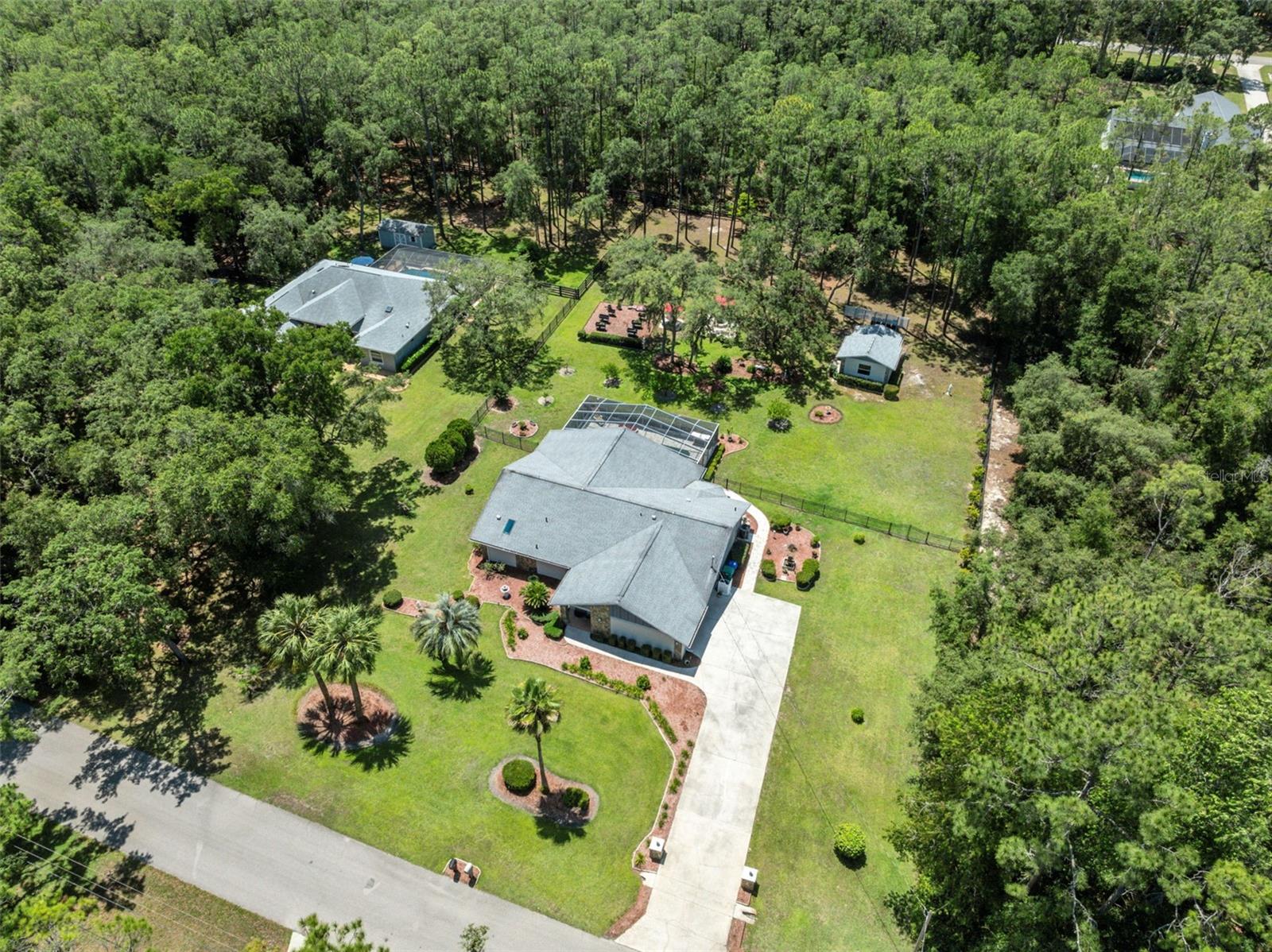 Listing photo id 65 for 1212 Redding Street