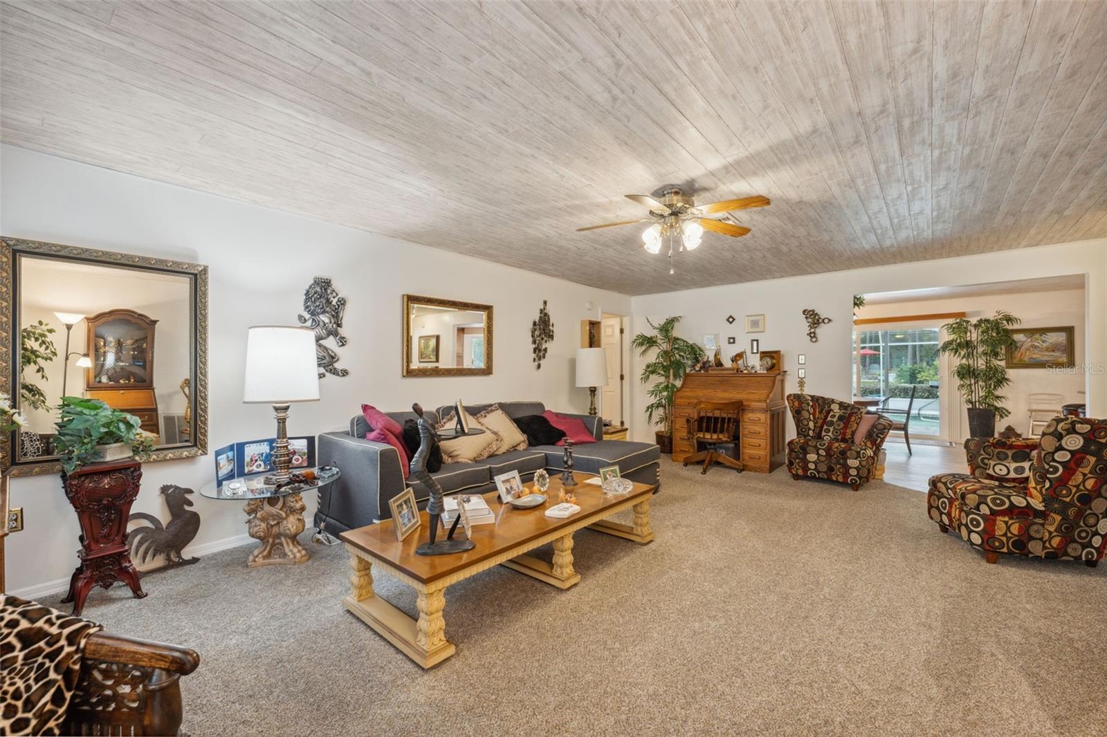 Listing photo id 5 for 1212 Redding Street