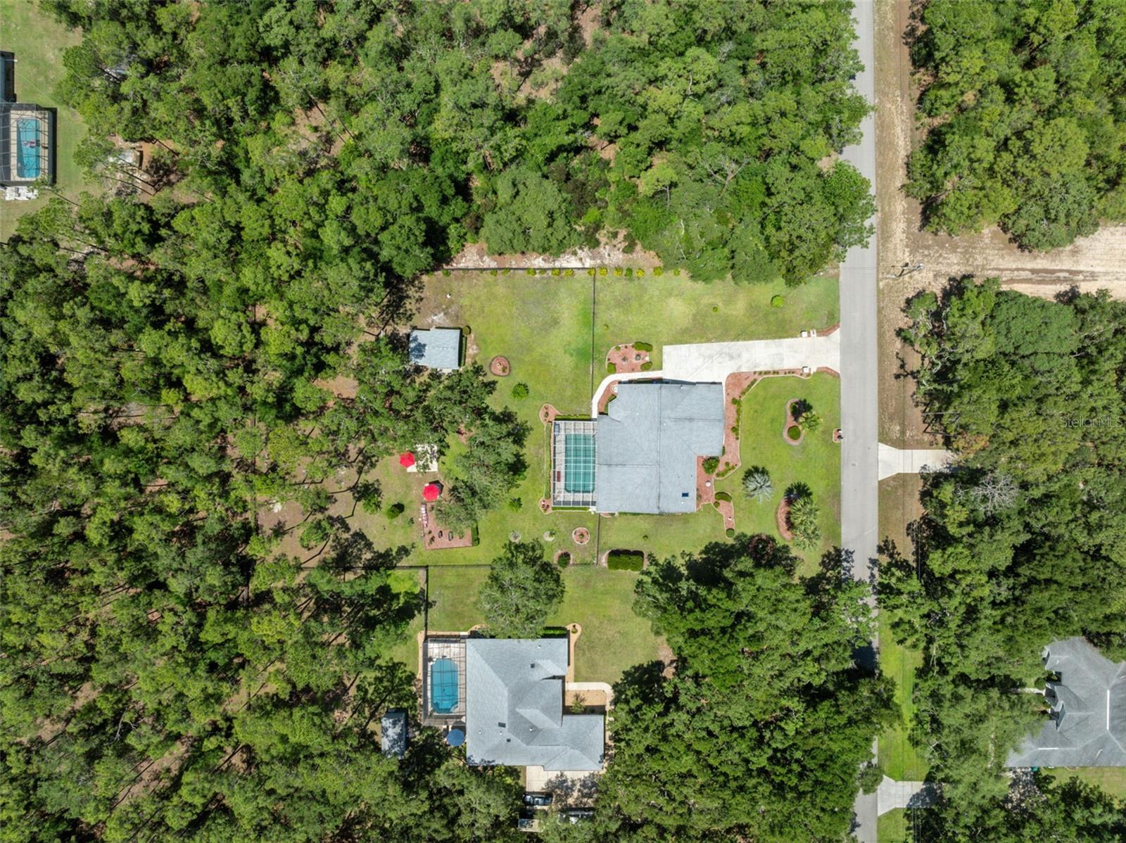 Listing photo id 69 for 1212 Redding Street