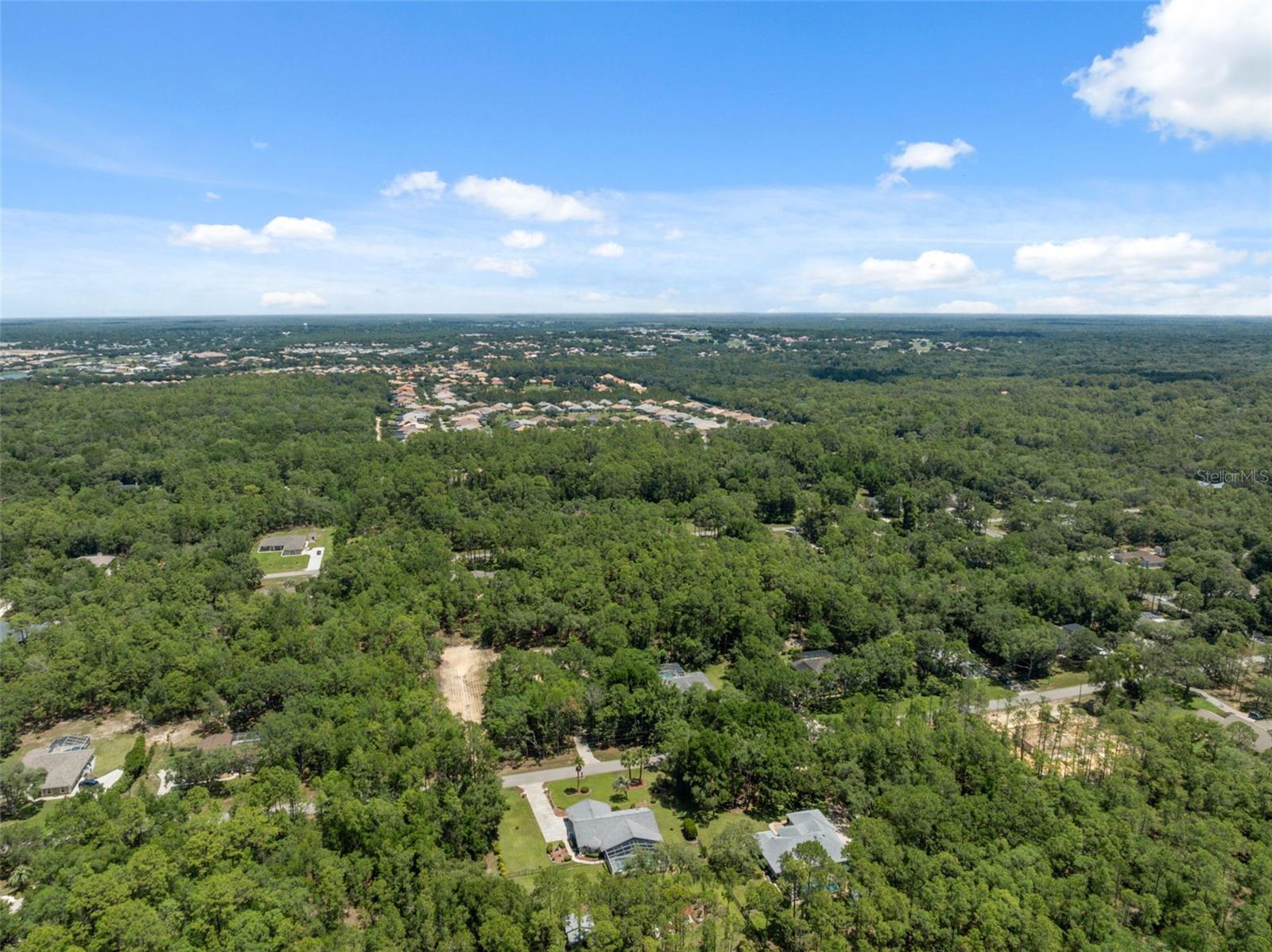 Listing photo id 73 for 1212 Redding Street