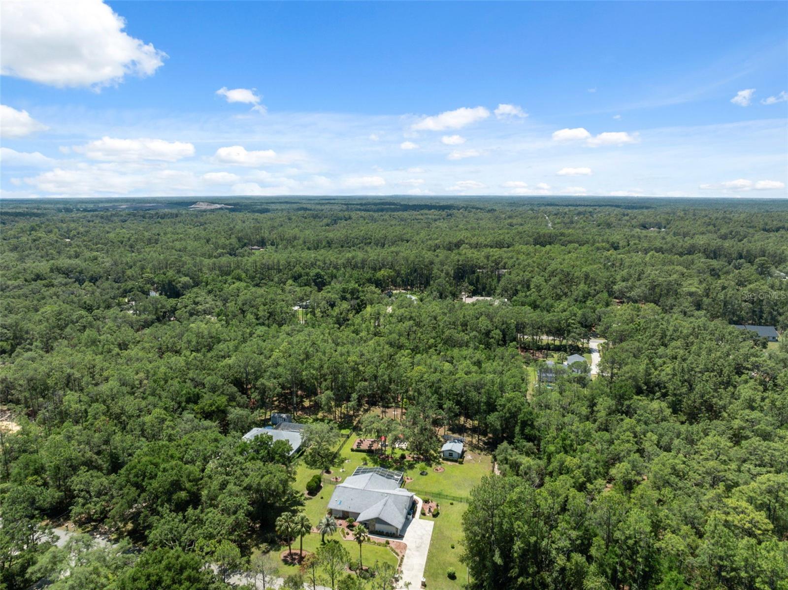Listing photo id 74 for 1212 Redding Street