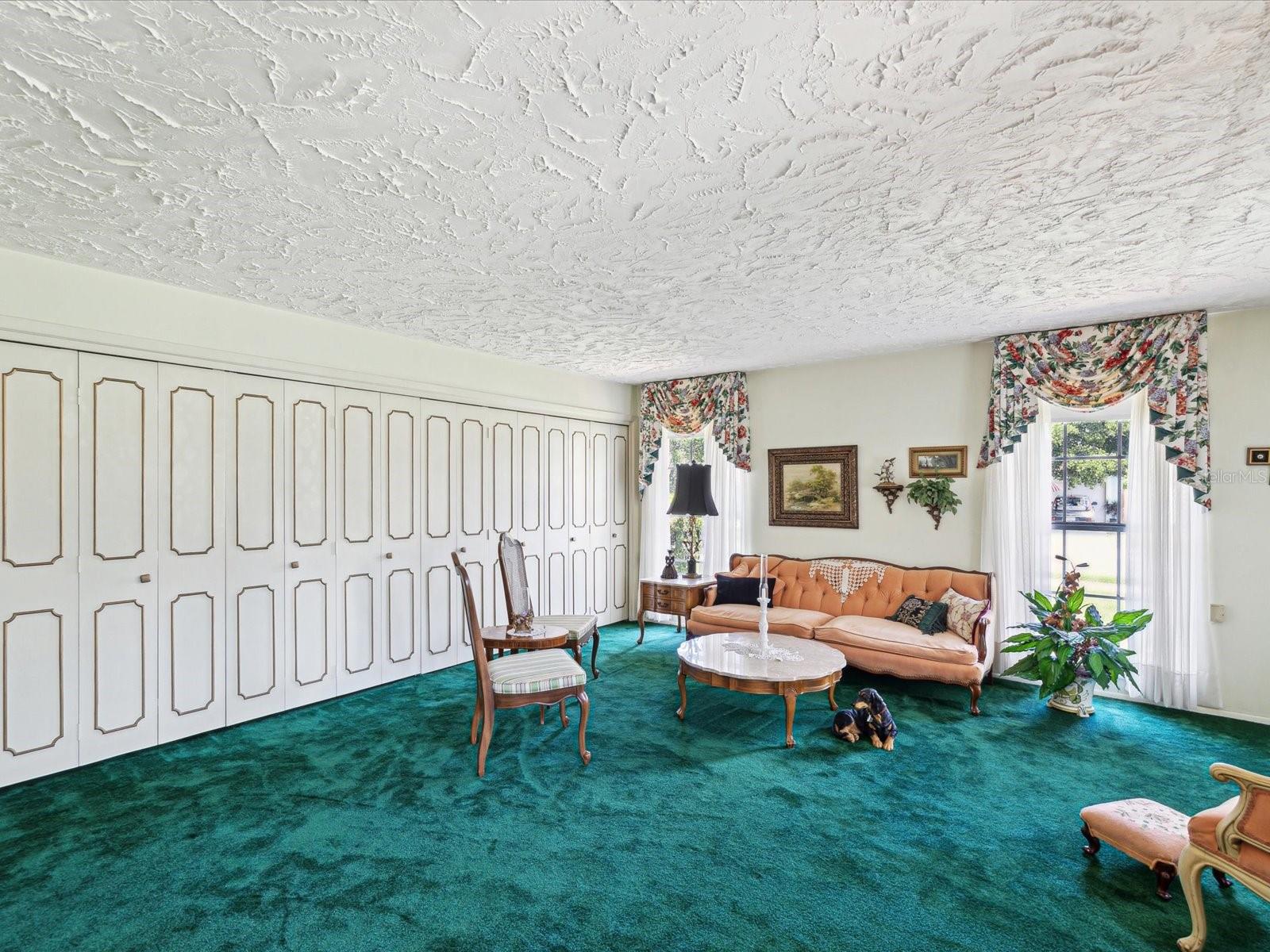 Image 11 of 48 For 6823 Oak Hill Drive