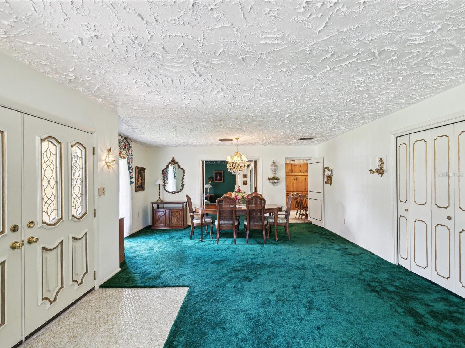 Image 12 of 48 For 6823 Oak Hill Drive