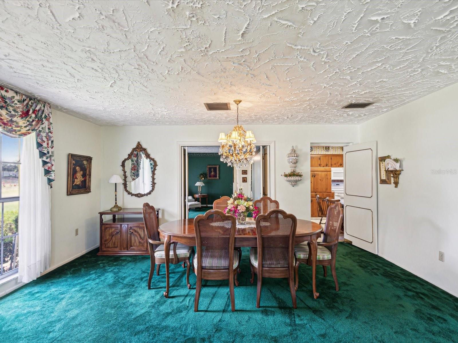 Image 13 of 48 For 6823 Oak Hill Drive