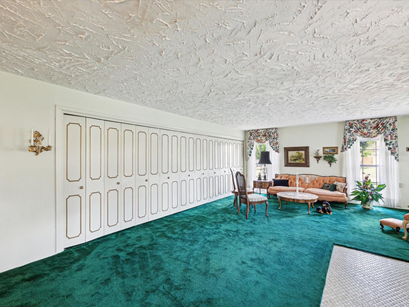 Image 14 of 48 For 6823 Oak Hill Drive