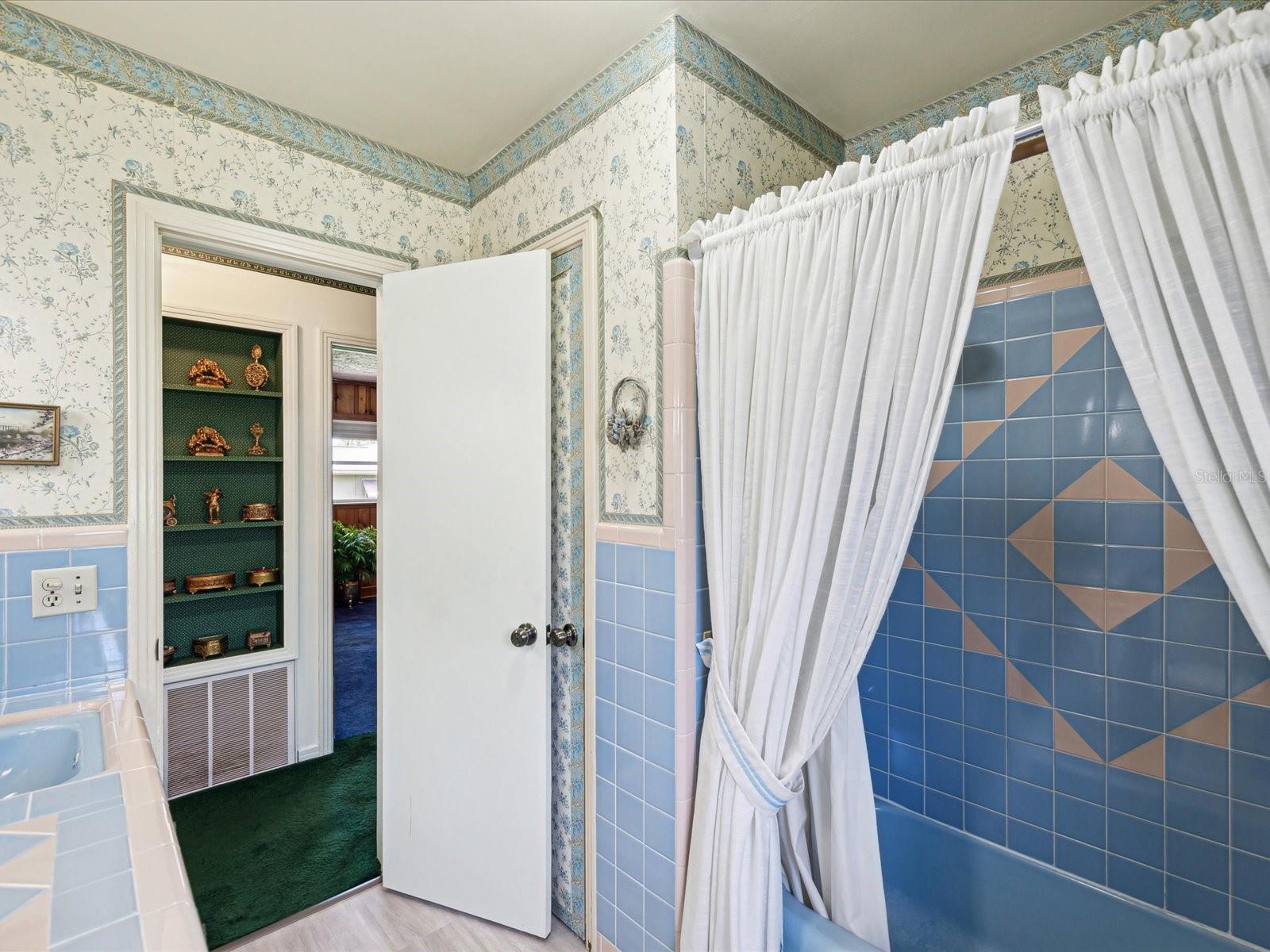 Image 21 of 48 For 6823 Oak Hill Drive