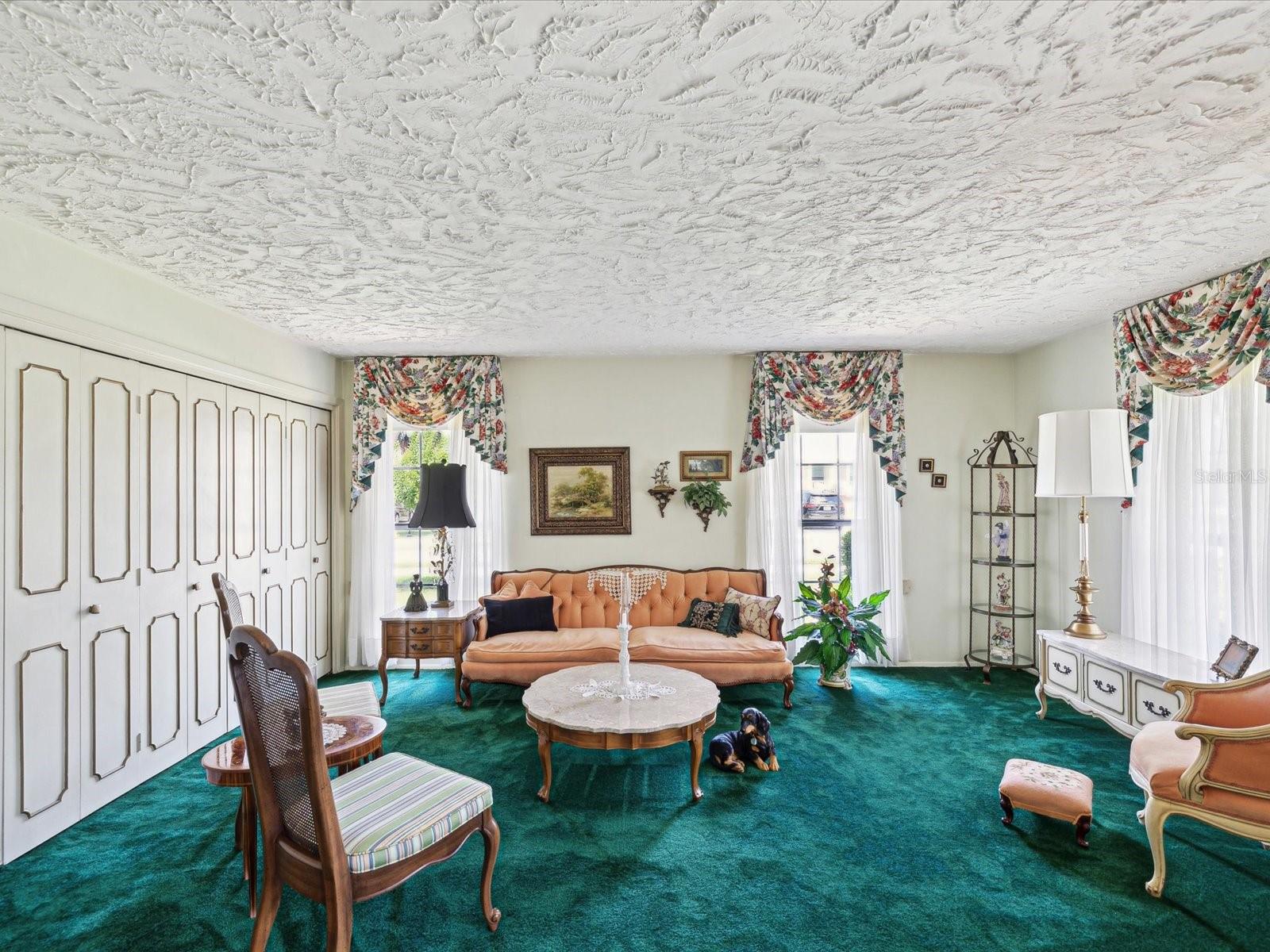 Image 4 of 48 For 6823 Oak Hill Drive
