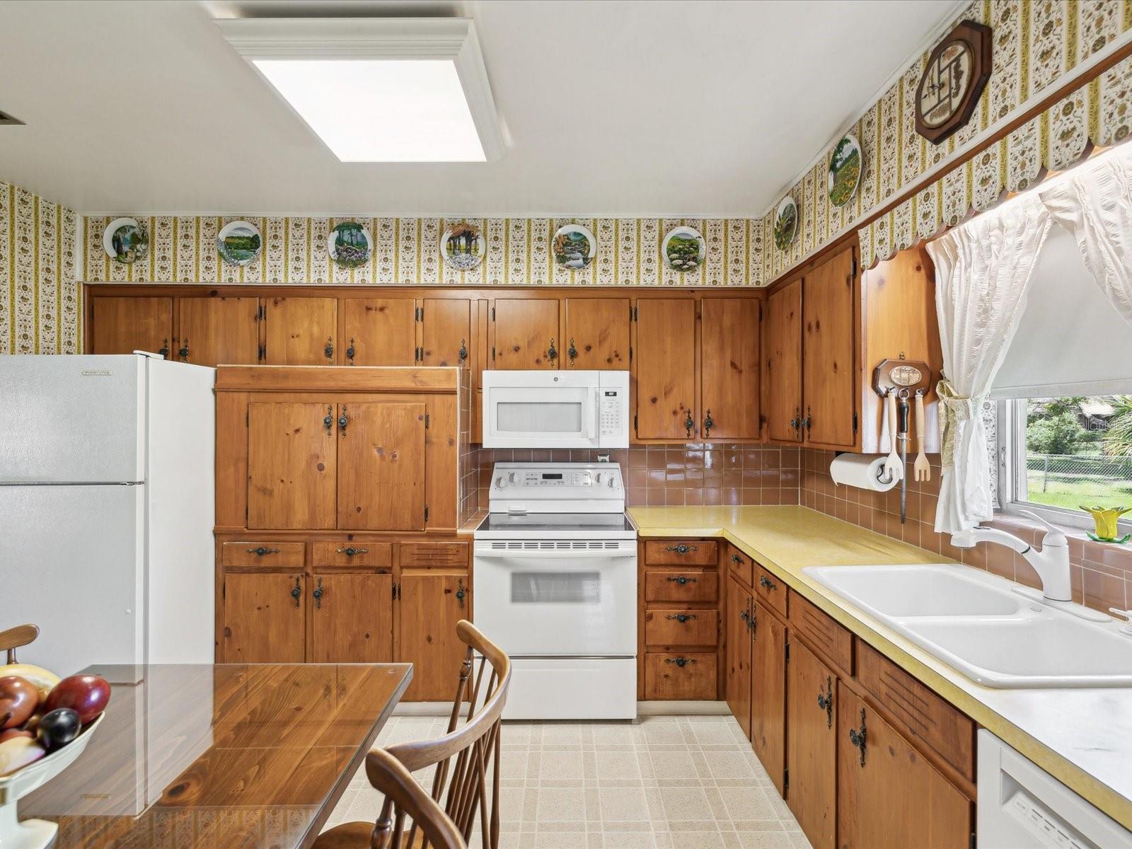 Image 7 of 48 For 6823 Oak Hill Drive