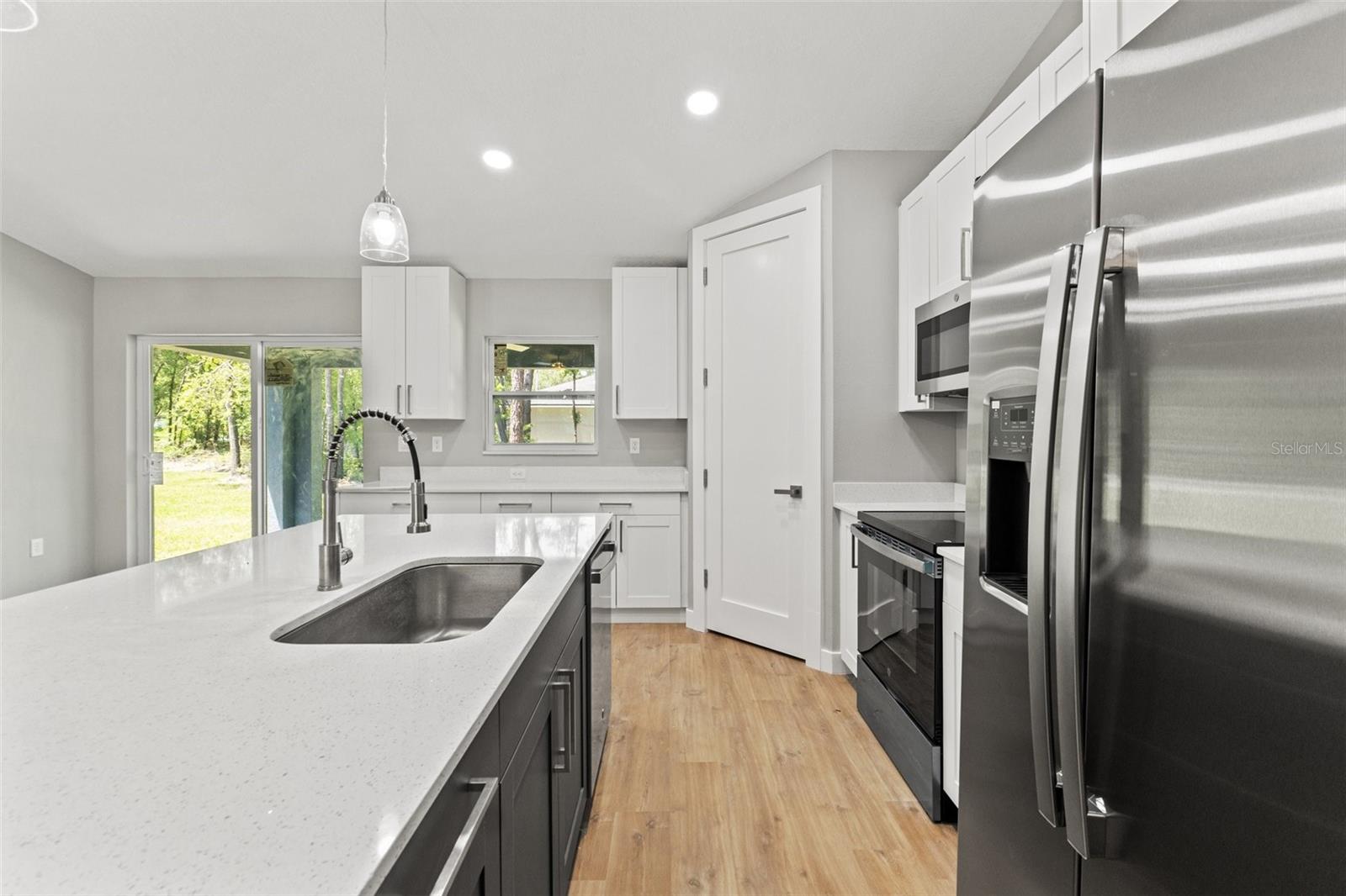 Image 11 of 33 For 8792 Sandree Drive