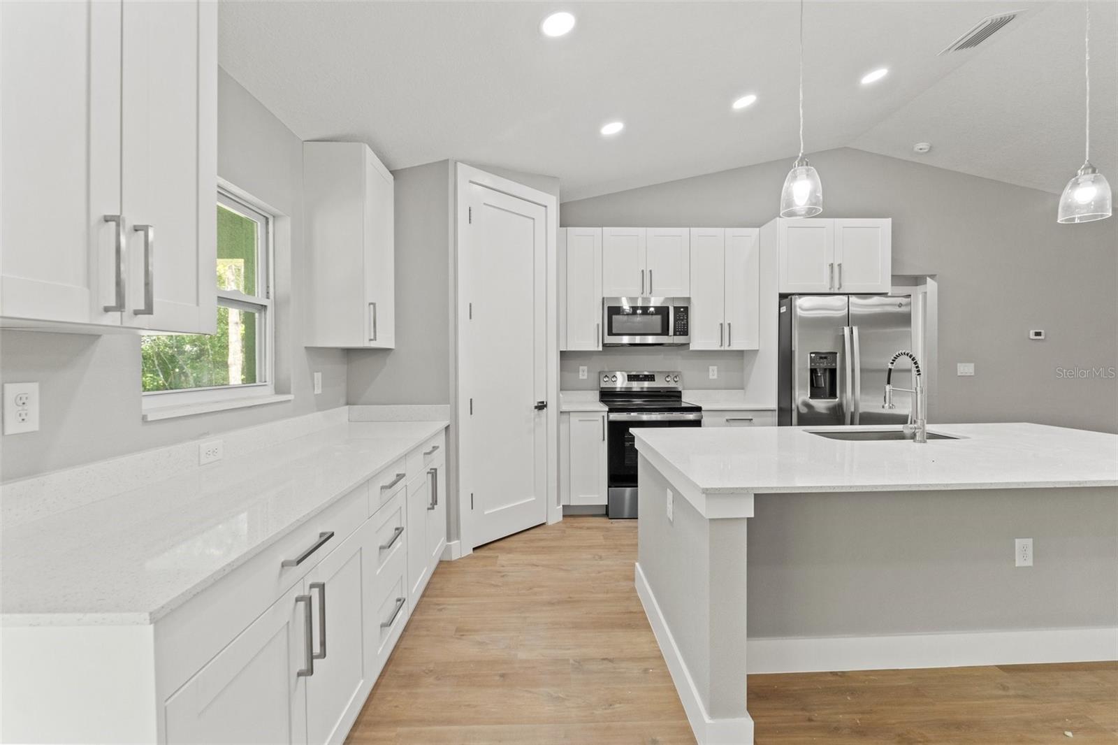 Image 14 of 33 For 8792 Sandree Drive