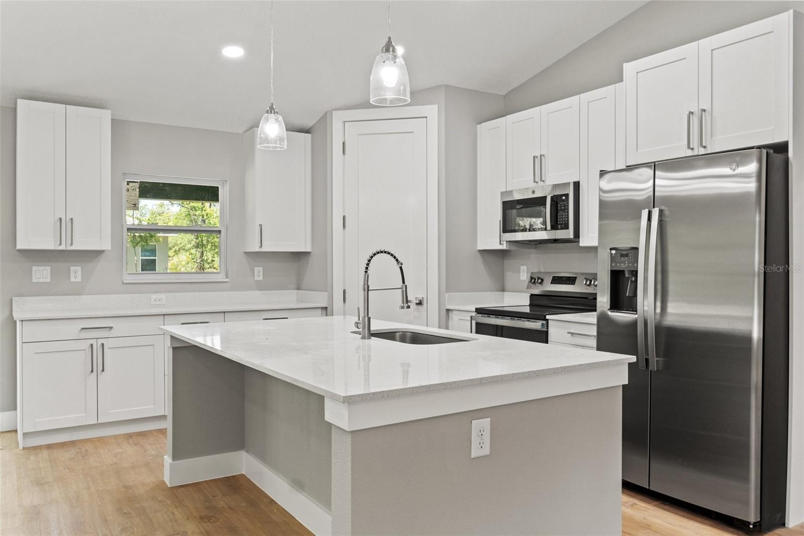 Image 15 of 33 For 8792 Sandree Drive