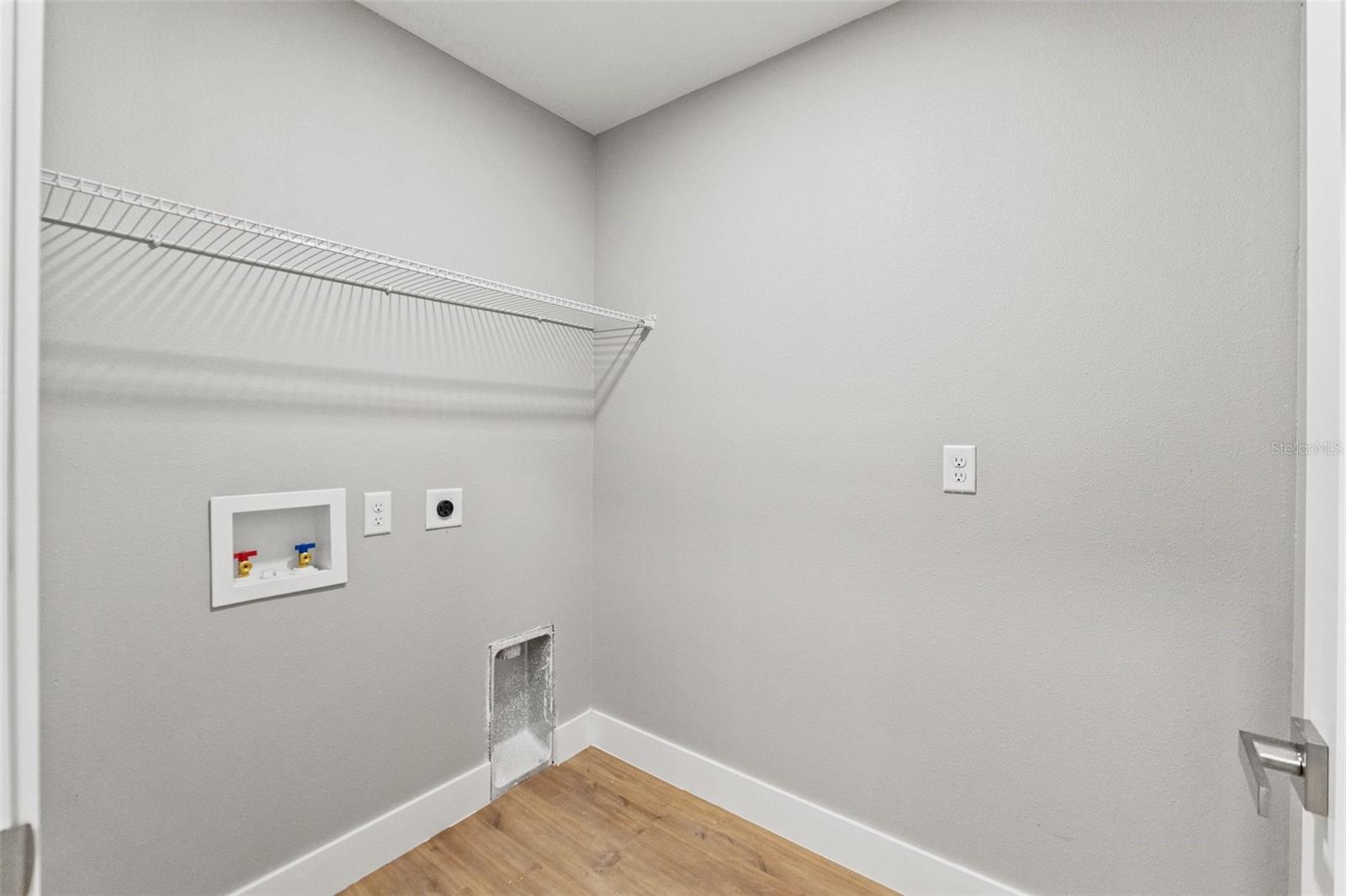 Image 22 of 33 For 8792 Sandree Drive