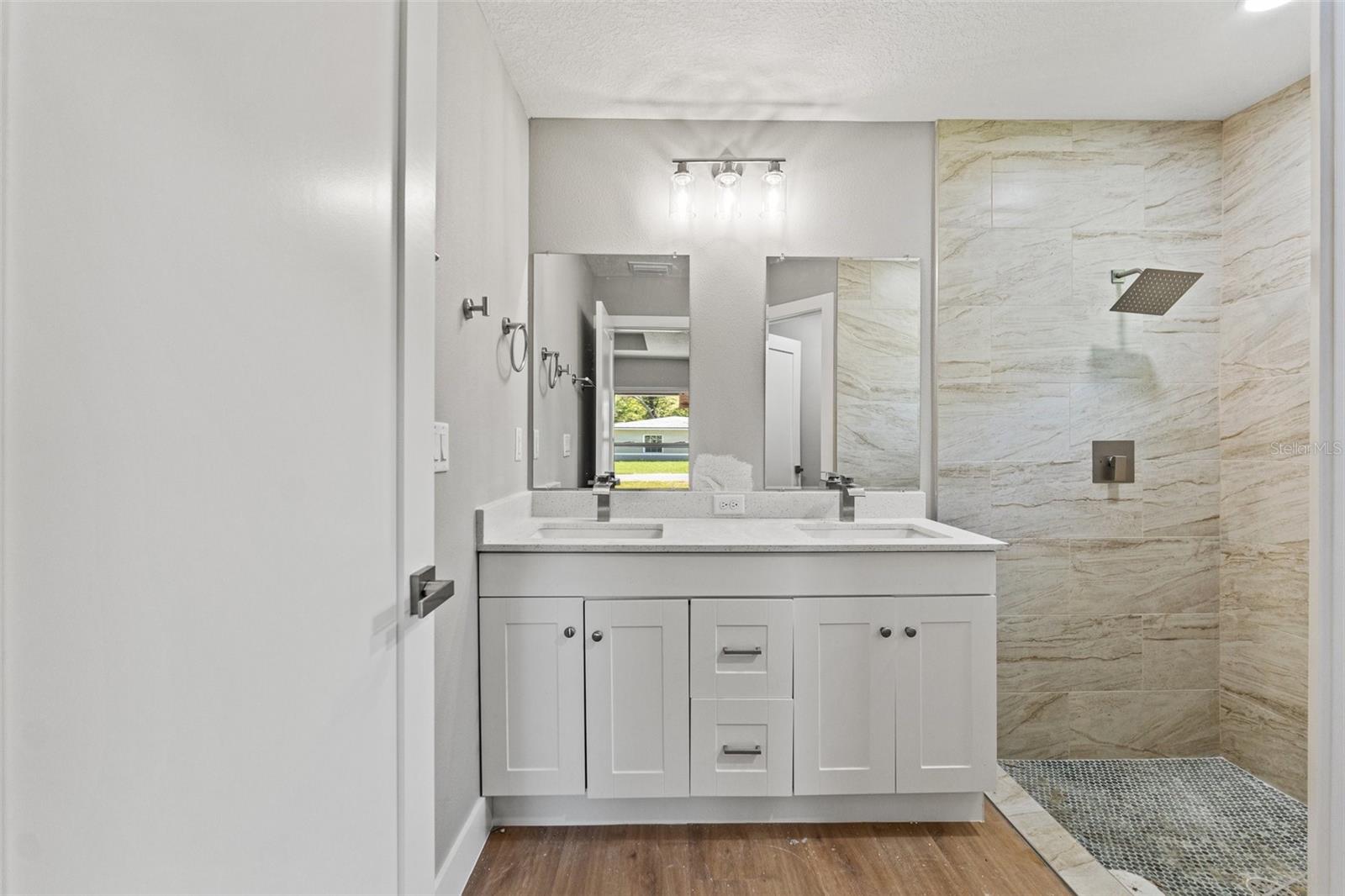 Image 27 of 33 For 8792 Sandree Drive