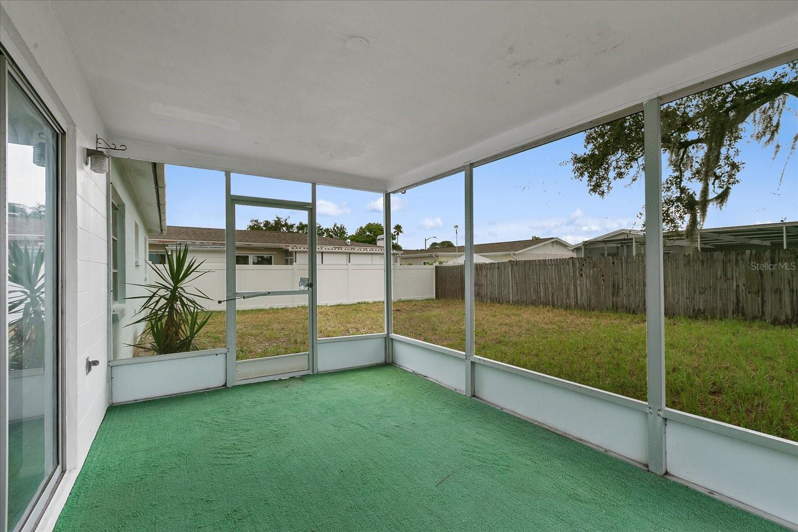 Listing photo id 5 for 9744 Rainelle Lane