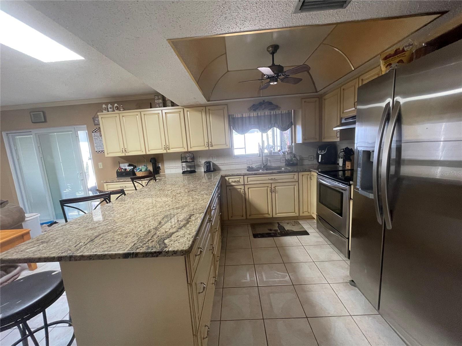 Listing photo id 3 for 8711 Jolly Roger Drive