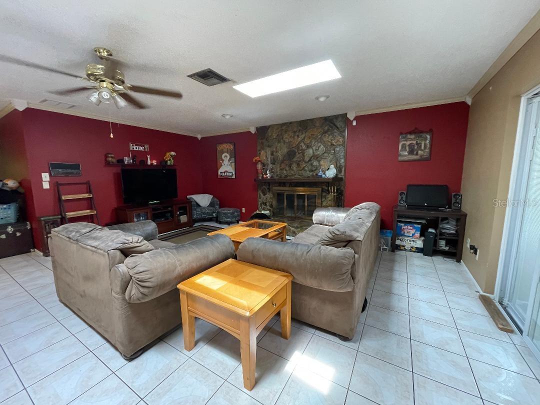 Listing photo id 4 for 8711 Jolly Roger Drive