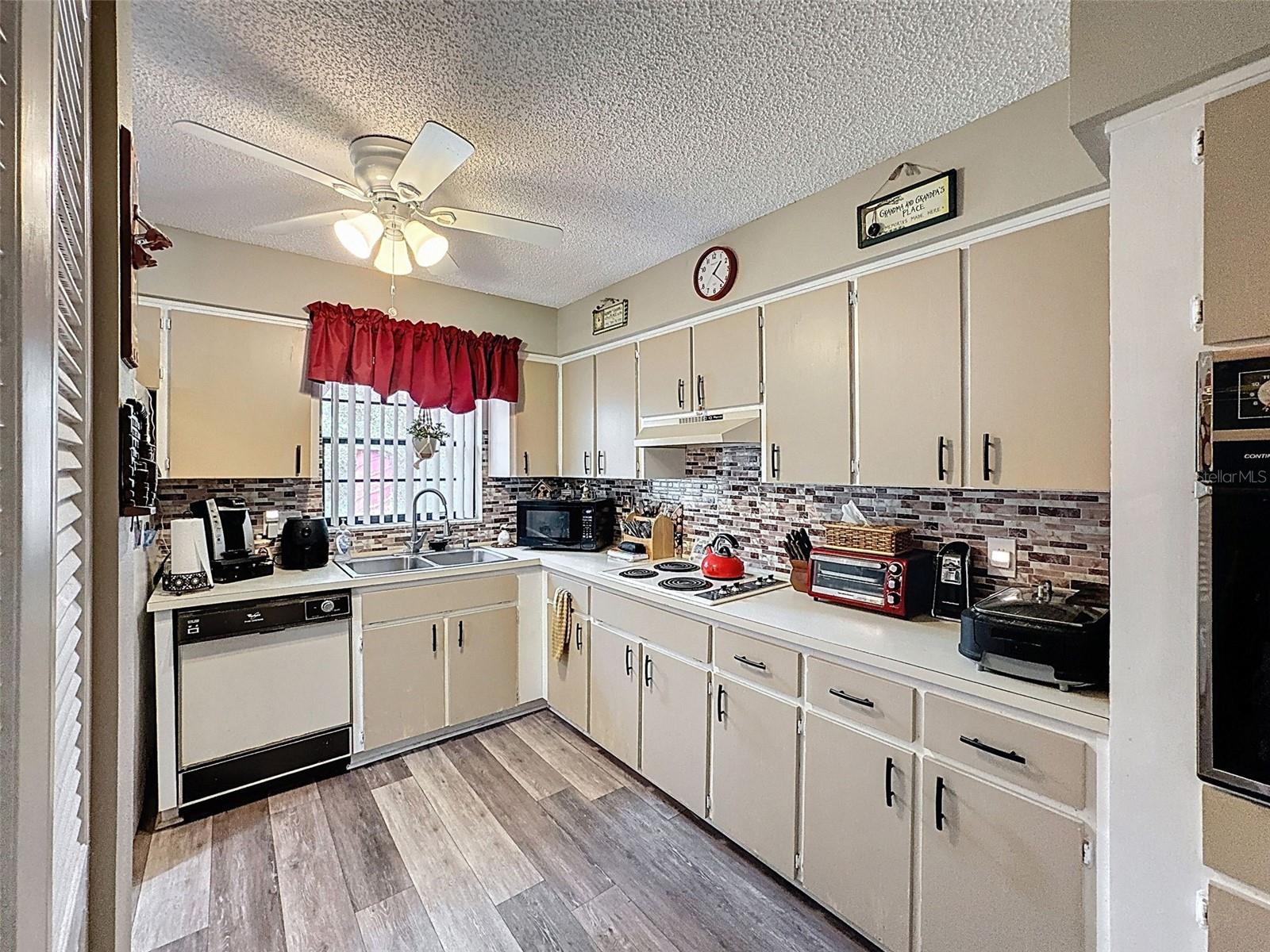 Image 14 of 63 For 6213 Emerson Drive