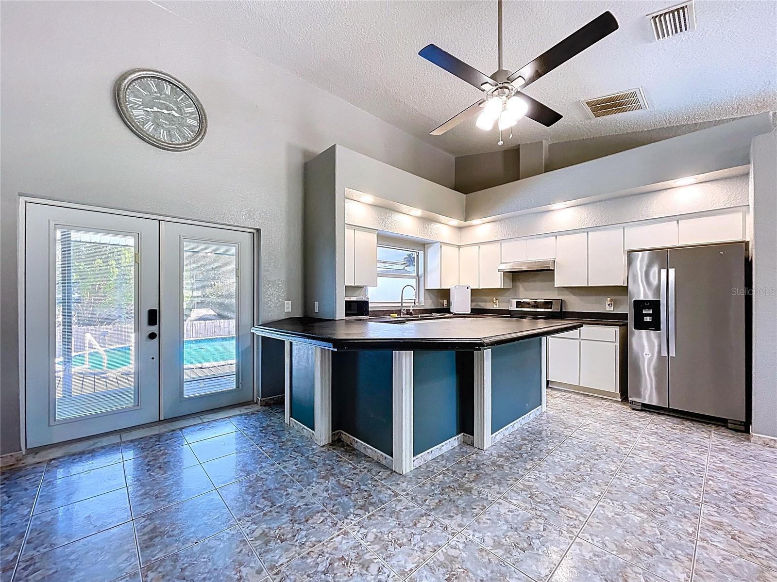Listing photo id 9 for 6158 Sumter Drive
