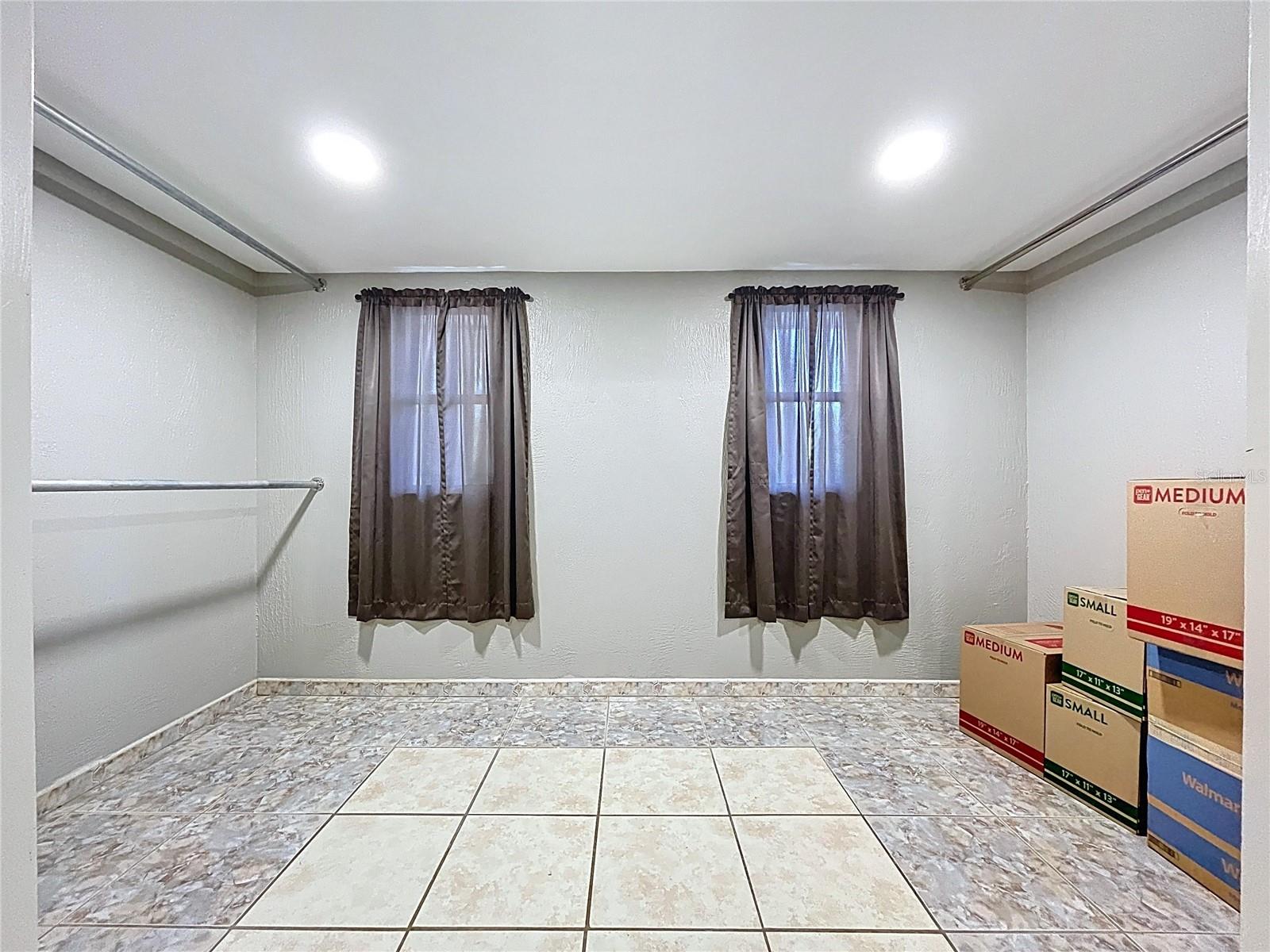Listing photo id 16 for 6158 Sumter Drive