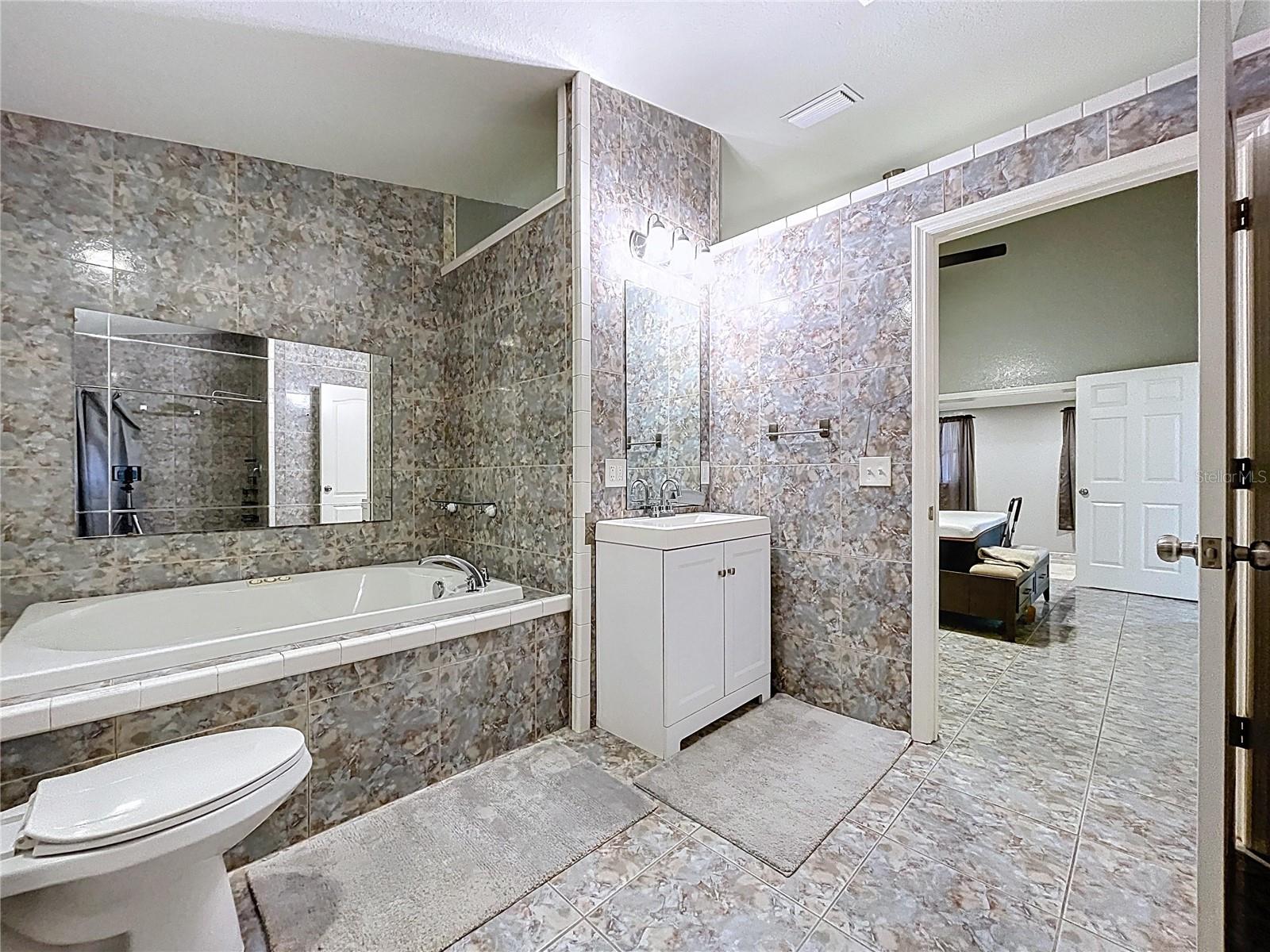 Listing photo id 19 for 6158 Sumter Drive