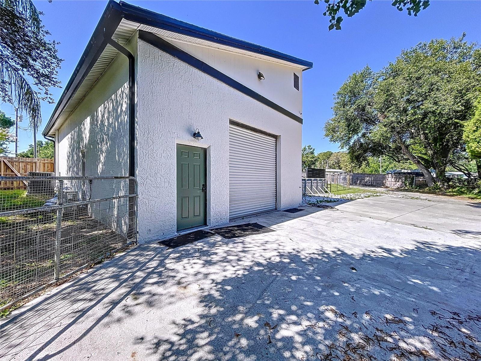Listing photo id 4 for 6158 Sumter Drive