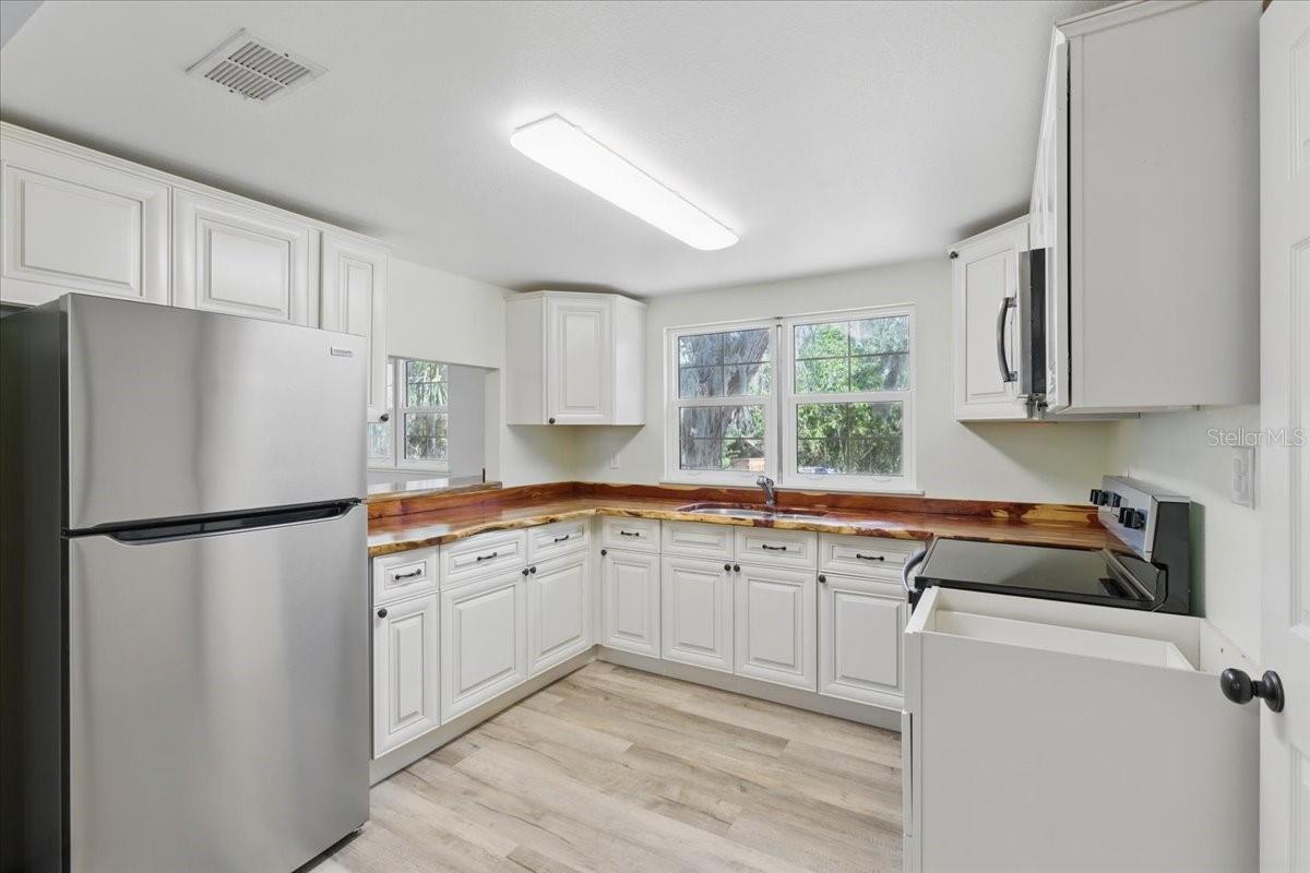 Image 12 of 38 For 12301 Cedar Street