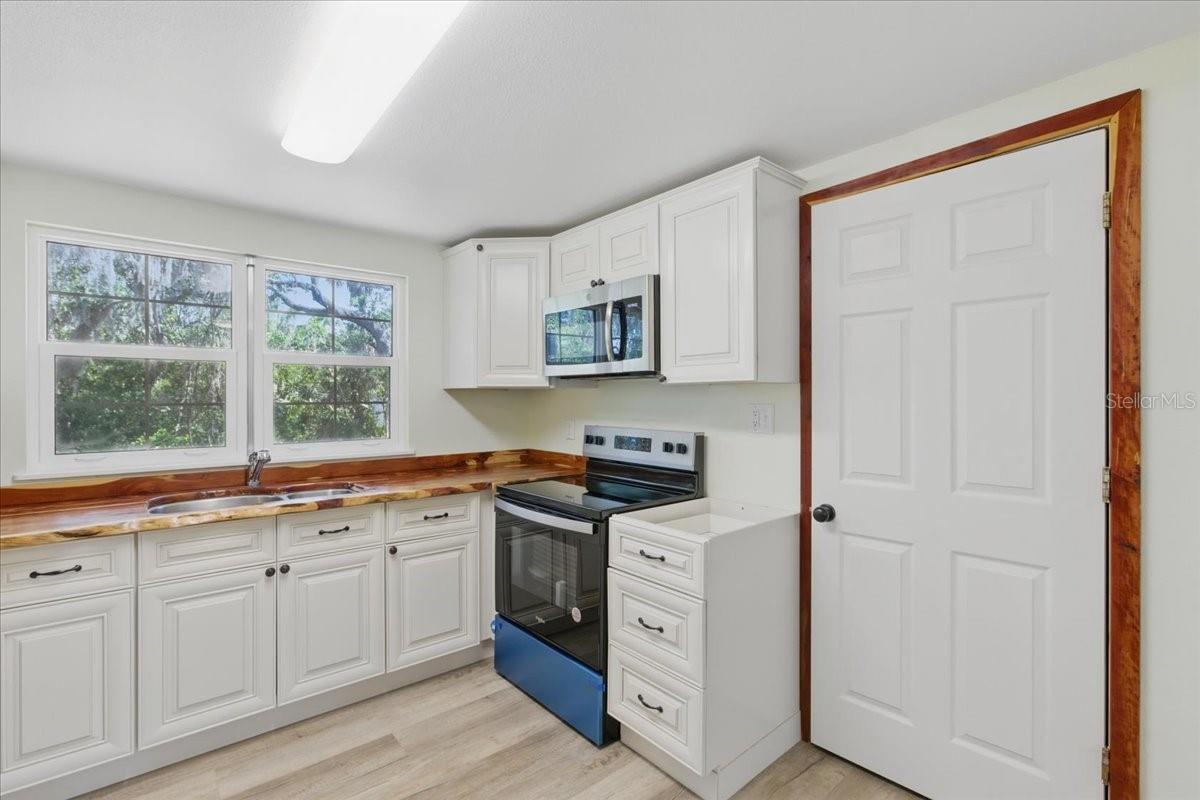 Image 15 of 38 For 12301 Cedar Street