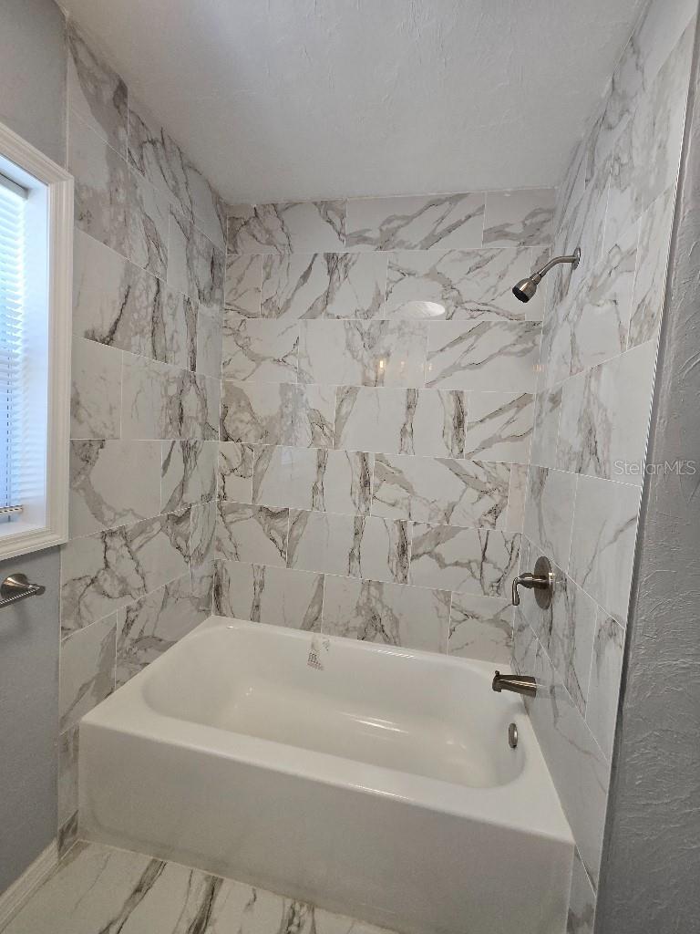 Image 23 of 50 For 2827 2nd Street