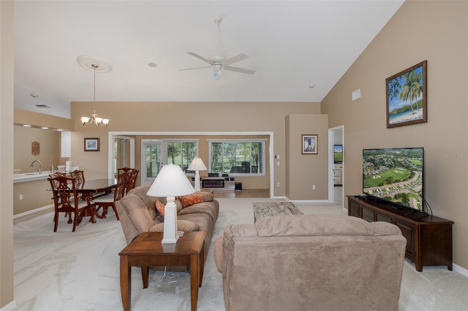 Listing photo id 8 for 1105 Flora Vista Street